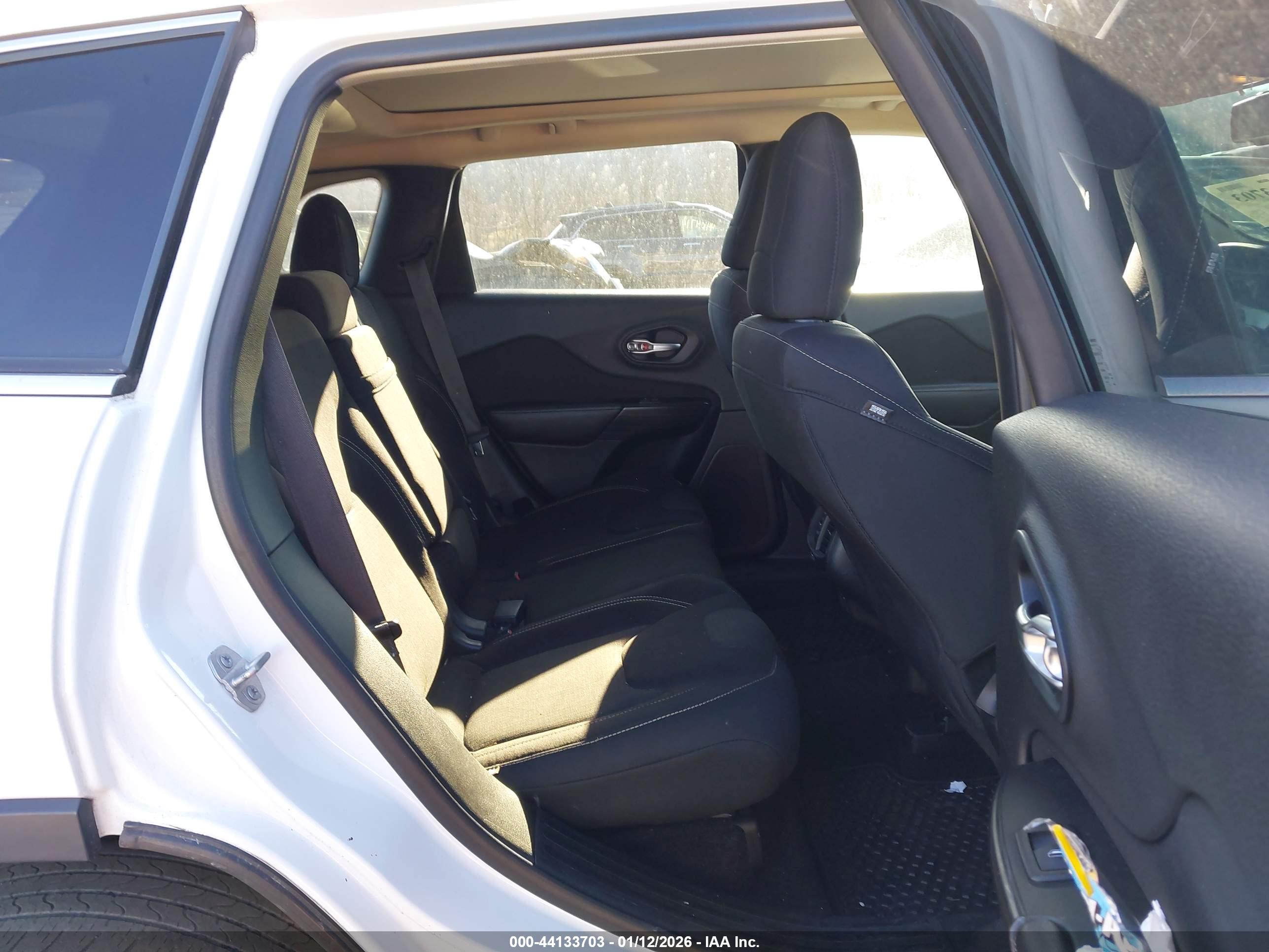 JEEP CHEROKEE image 8