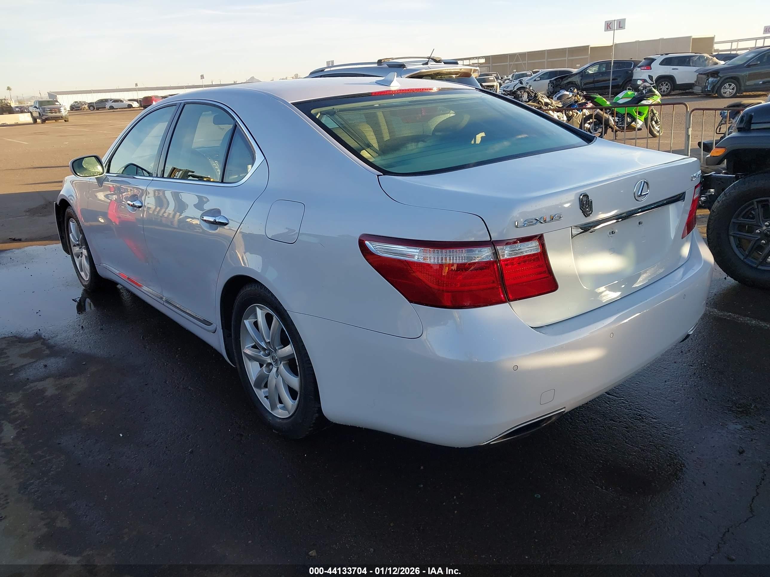 LEXUS LS image 3