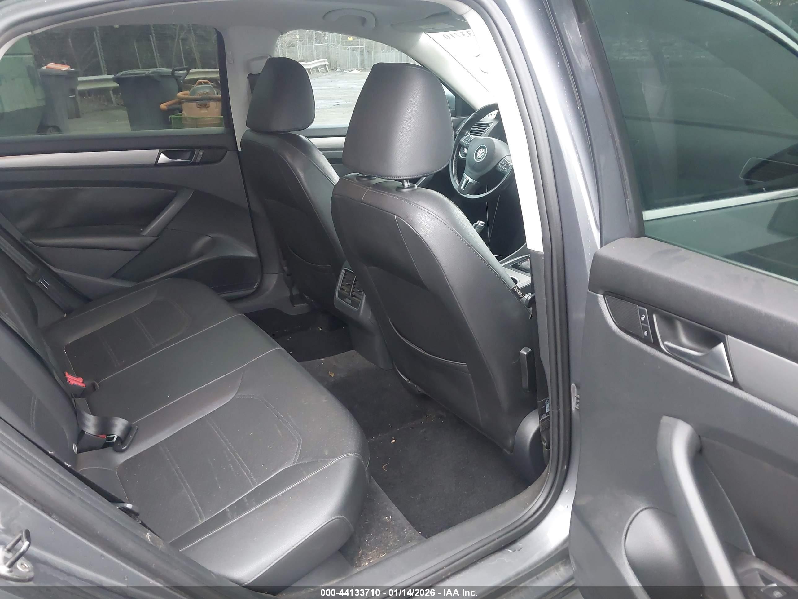 VOLKSWAGEN PASSAT image 8