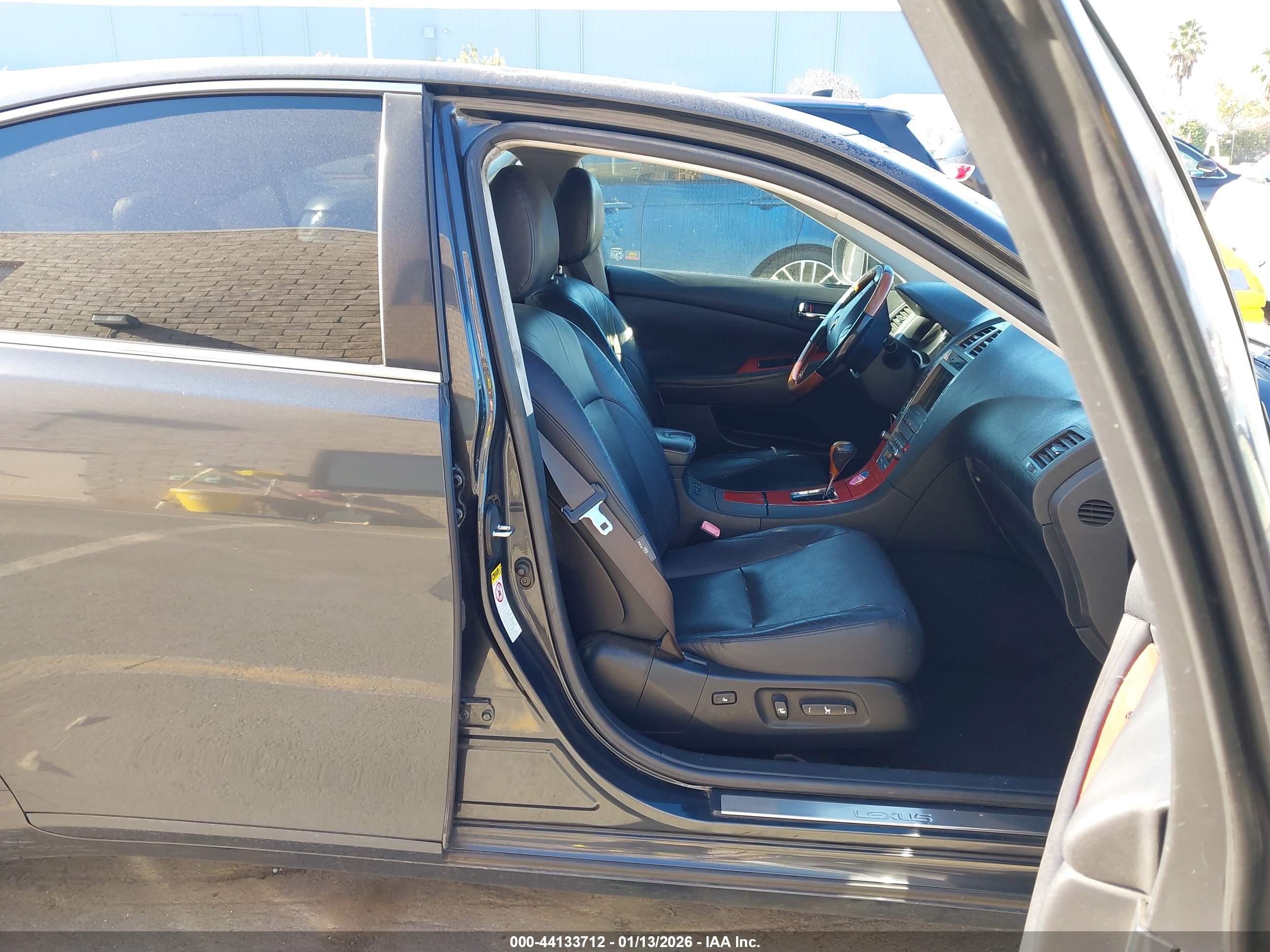 LEXUS ES image 5
