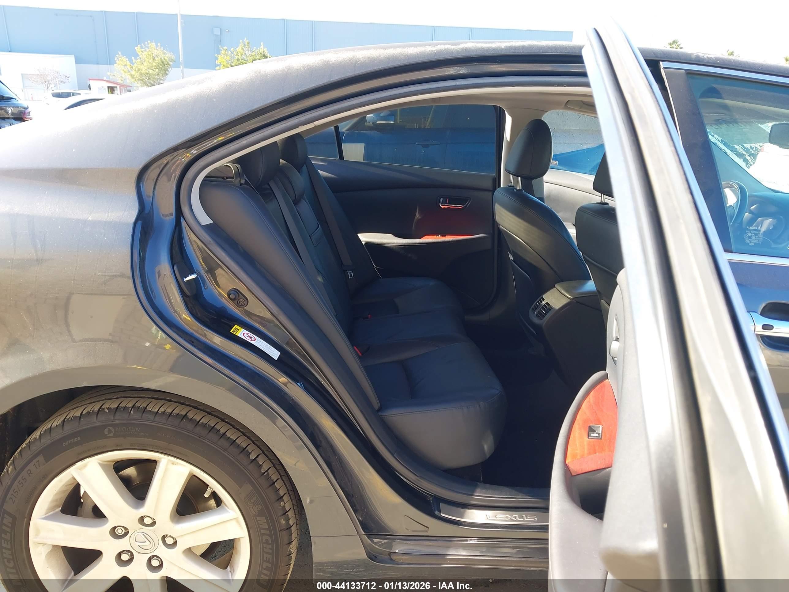 LEXUS ES image 8