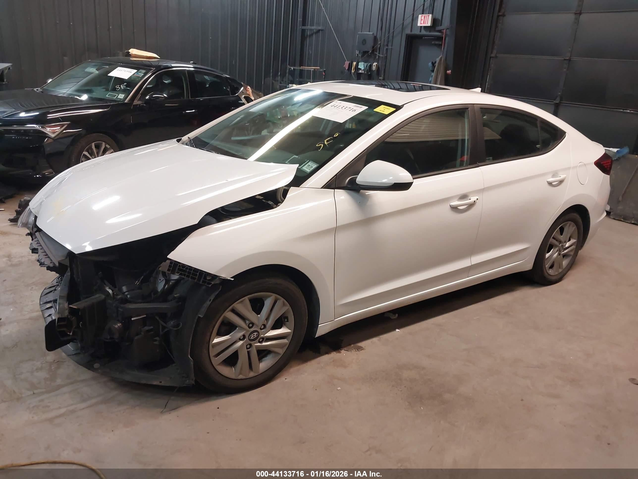 HYUNDAI ELANTRA image 2