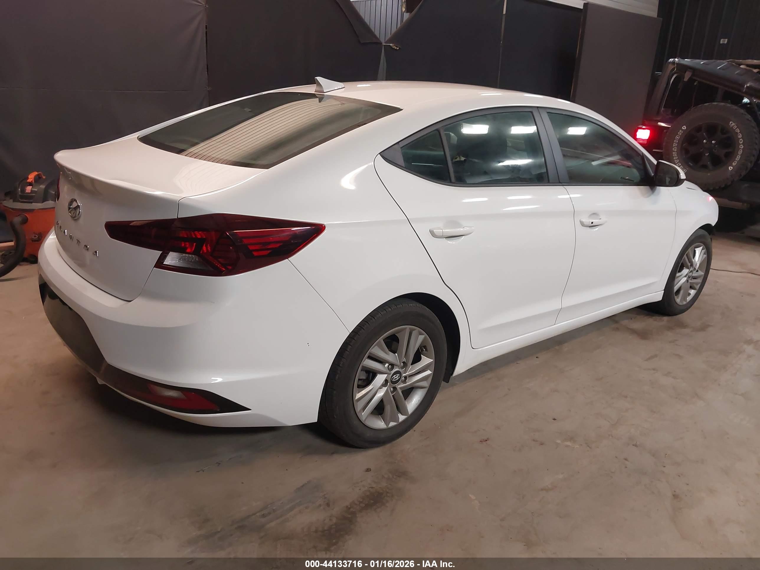 HYUNDAI ELANTRA image 4
