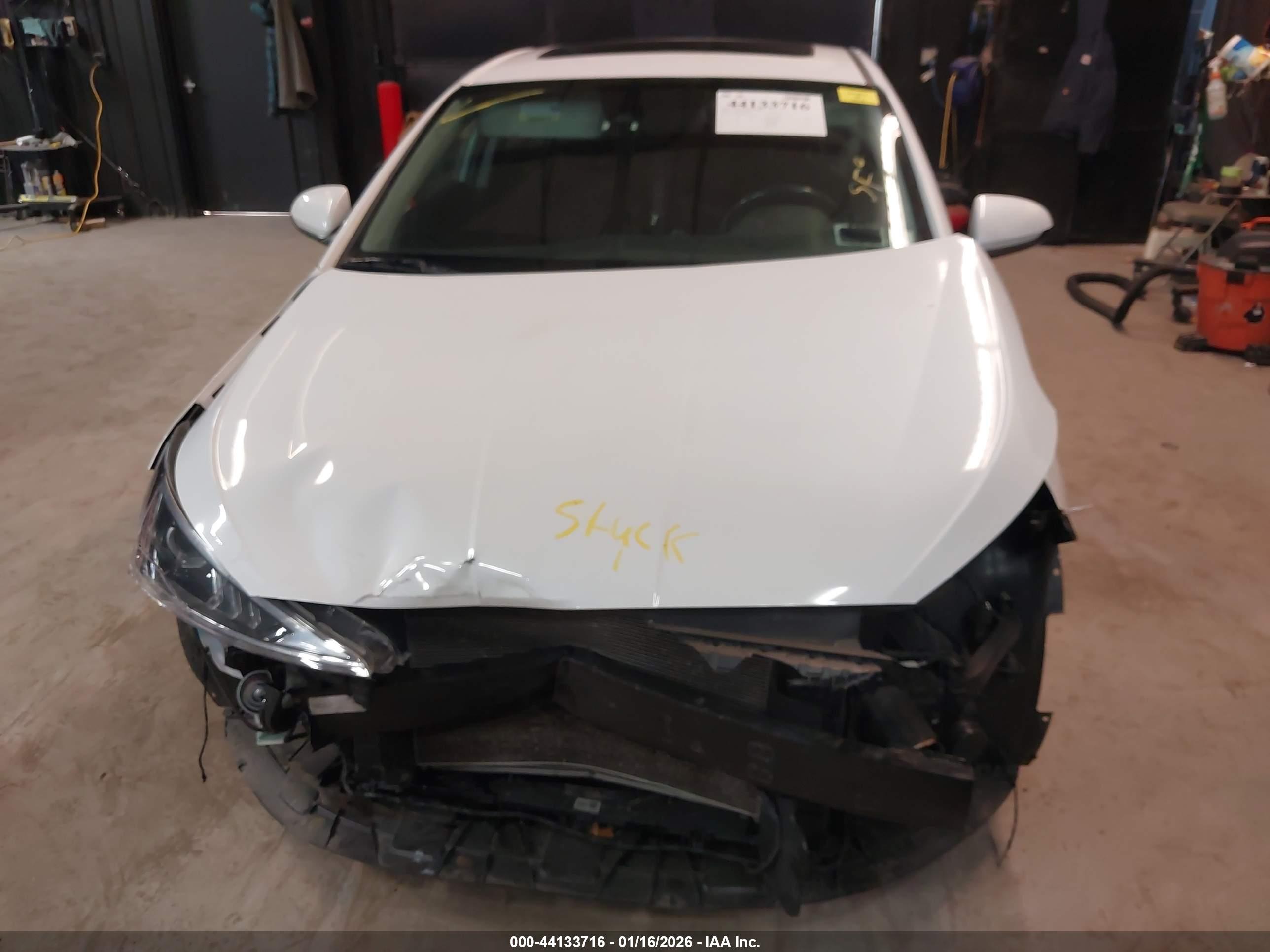 HYUNDAI ELANTRA image 6