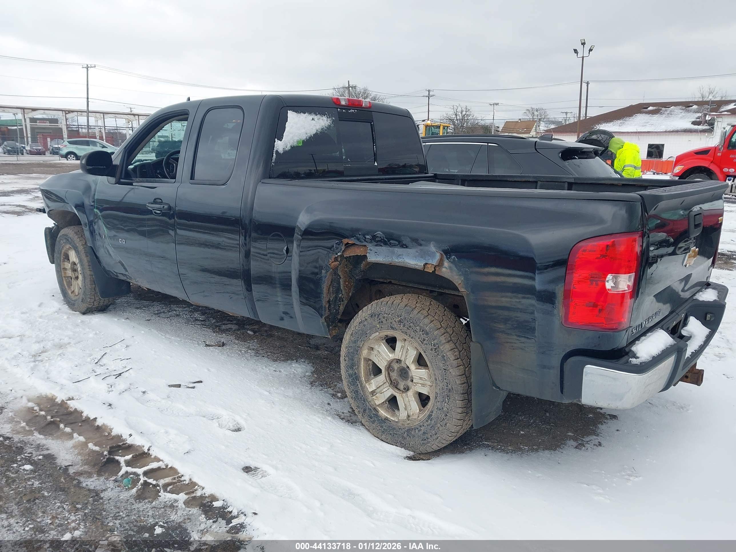 CHEVROLET SILVERADO image 3