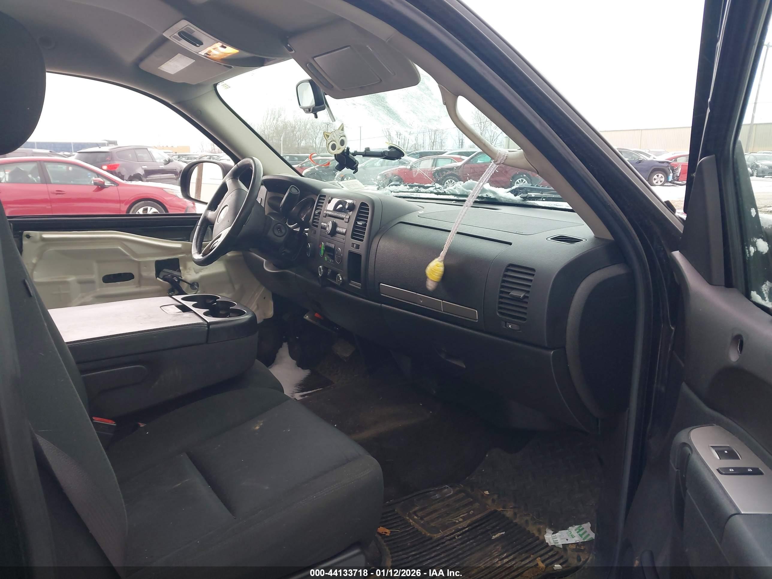 CHEVROLET SILVERADO image 5