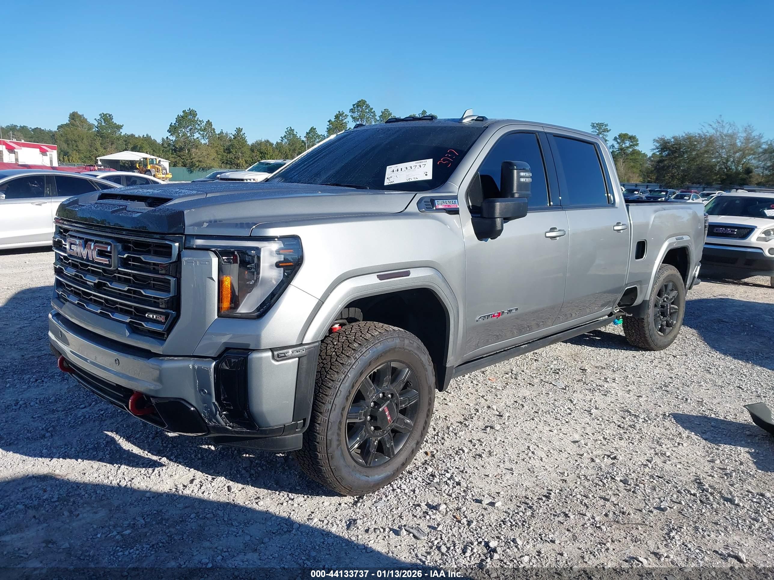 GMC SIERRA image 2