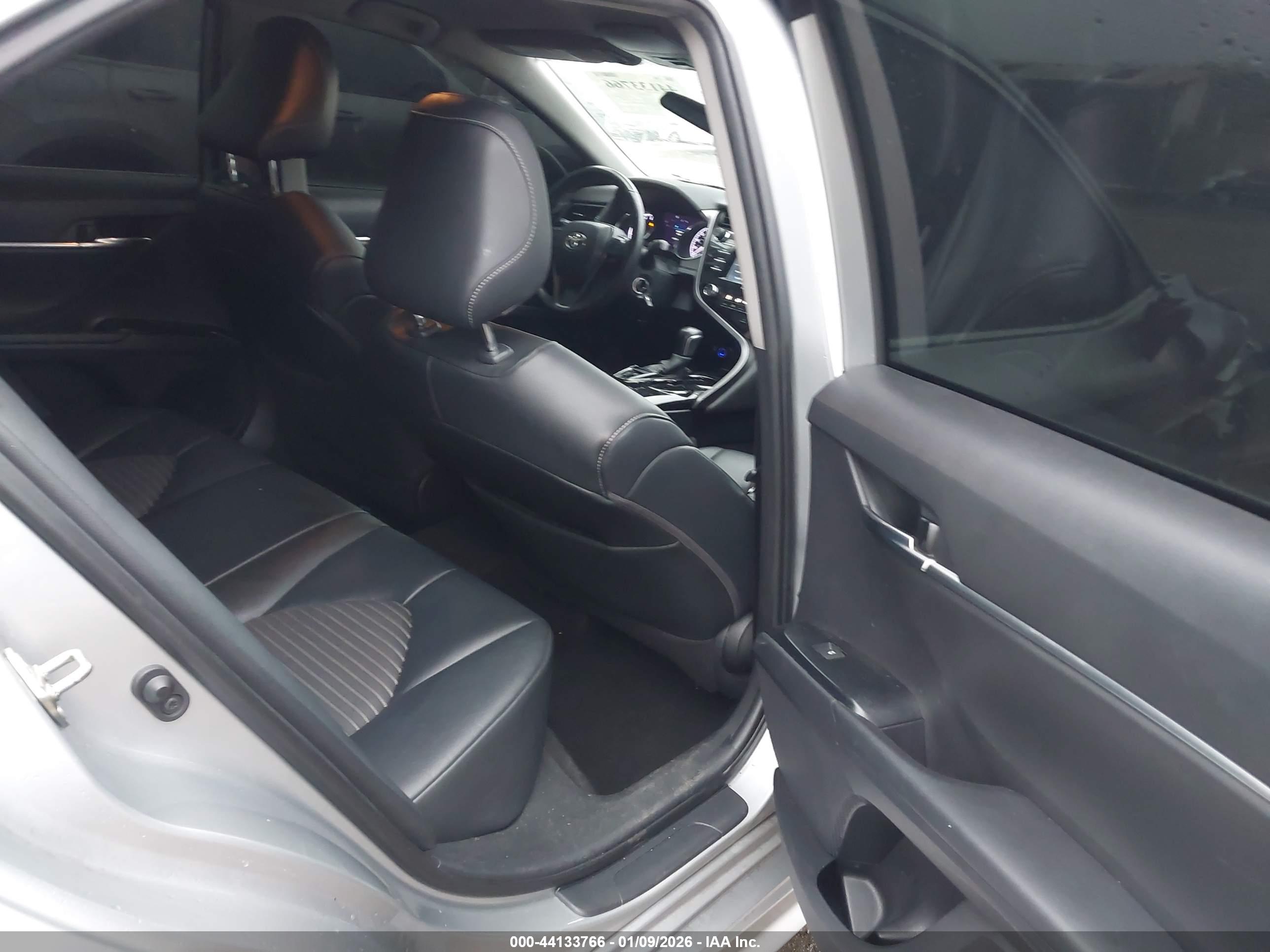 TOYOTA CAMRY image 8