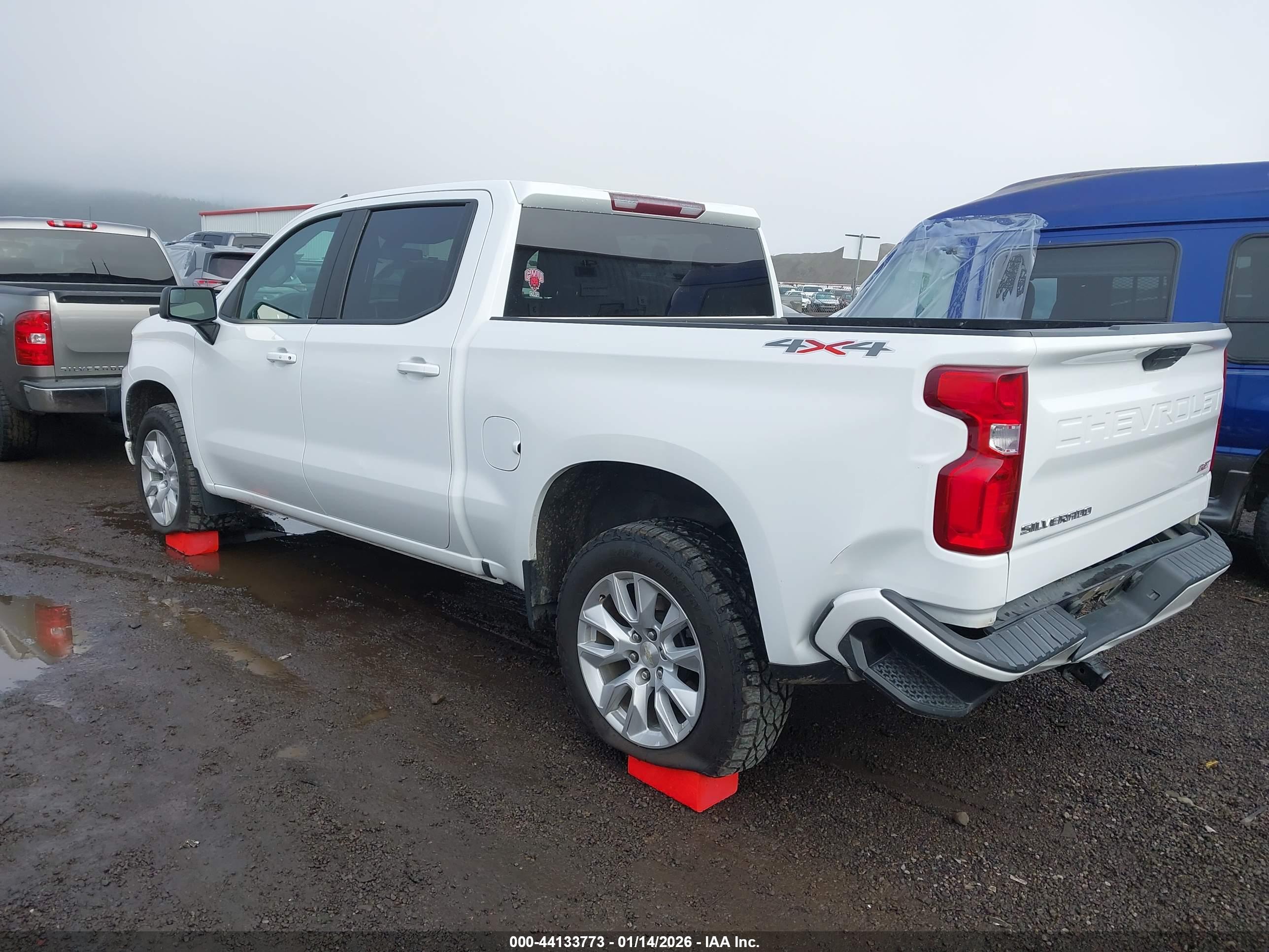 CHEVROLET SILVERADO image 3