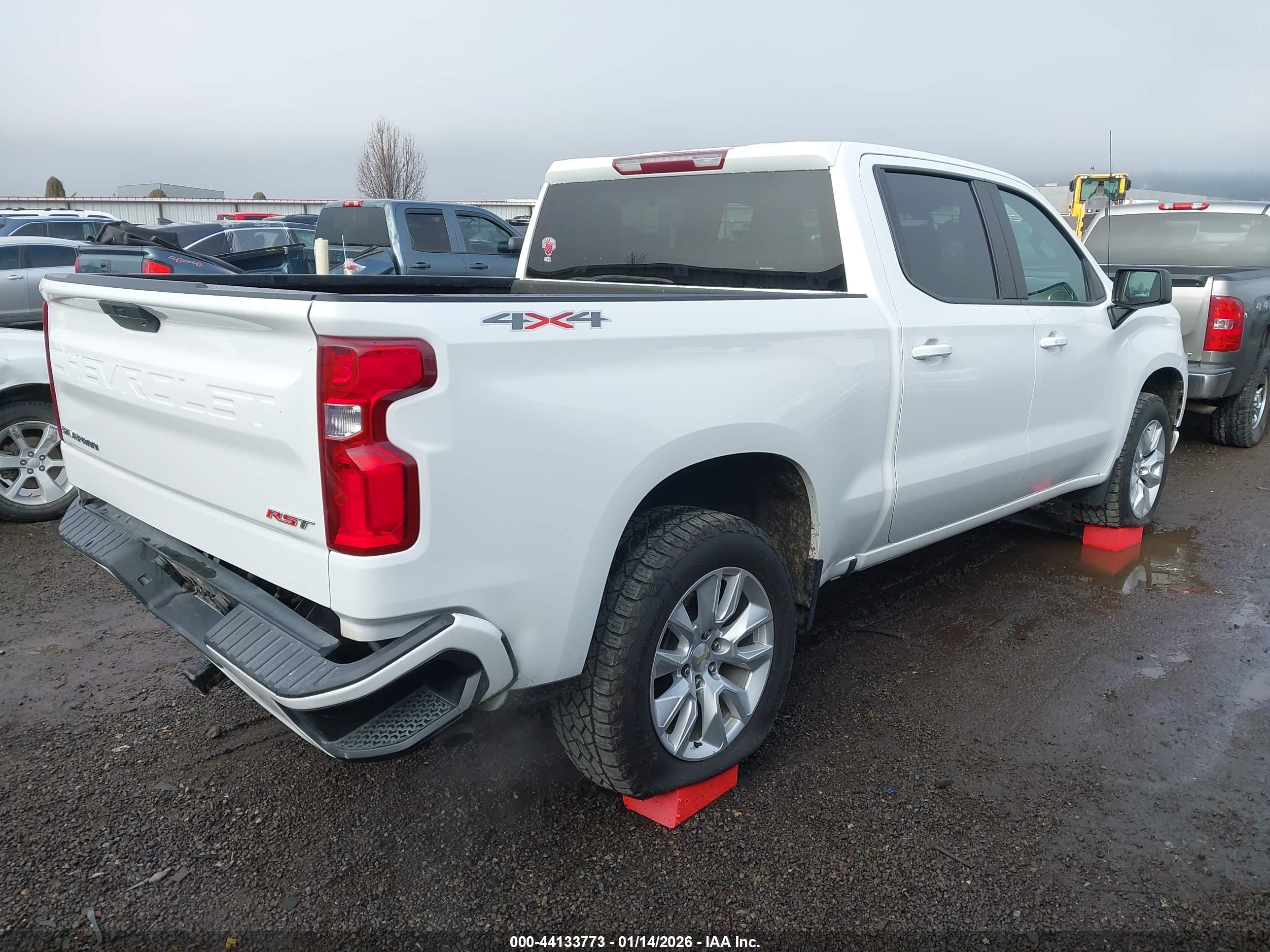 CHEVROLET SILVERADO image 4