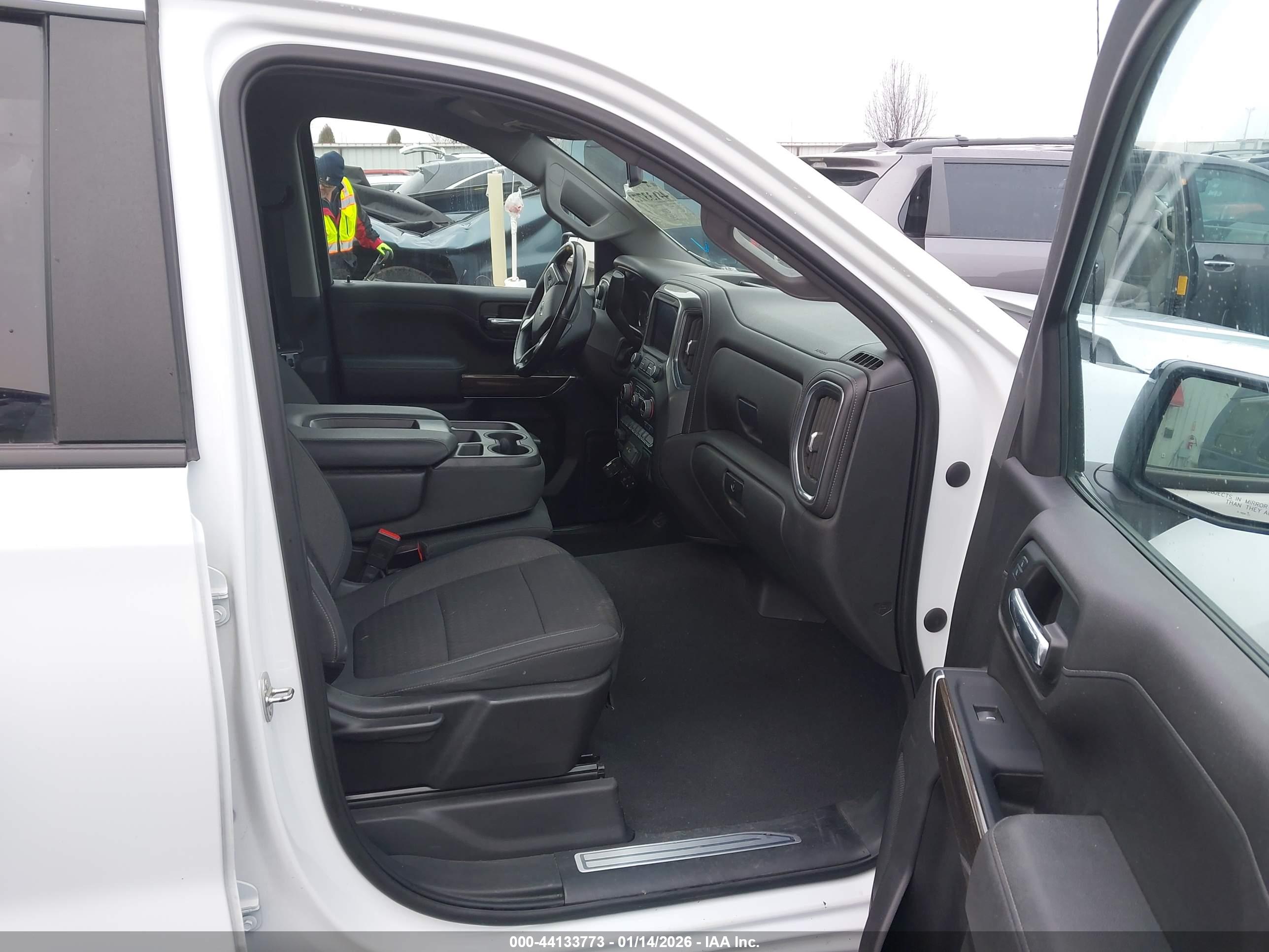 CHEVROLET SILVERADO image 5