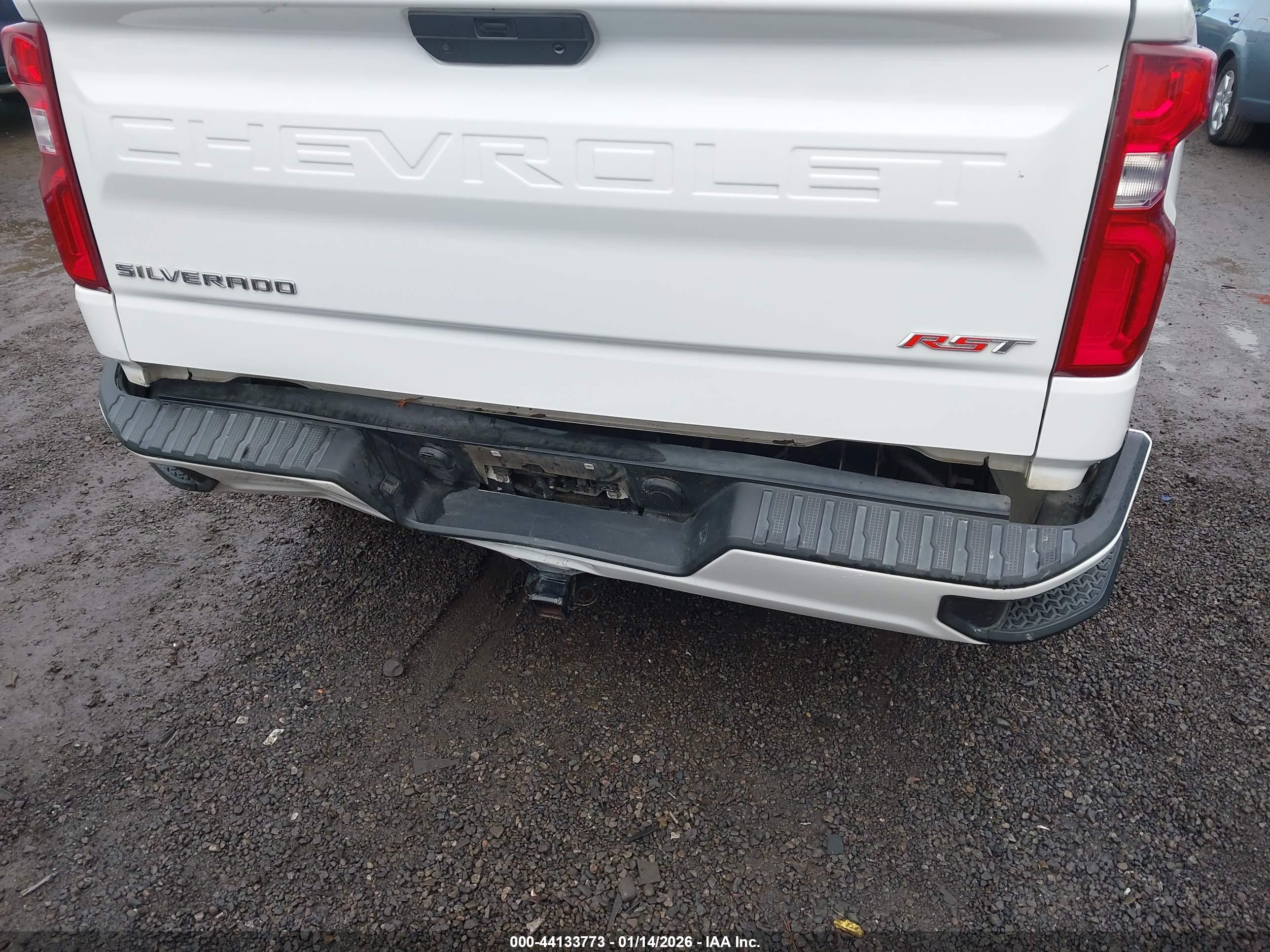 CHEVROLET SILVERADO image 6