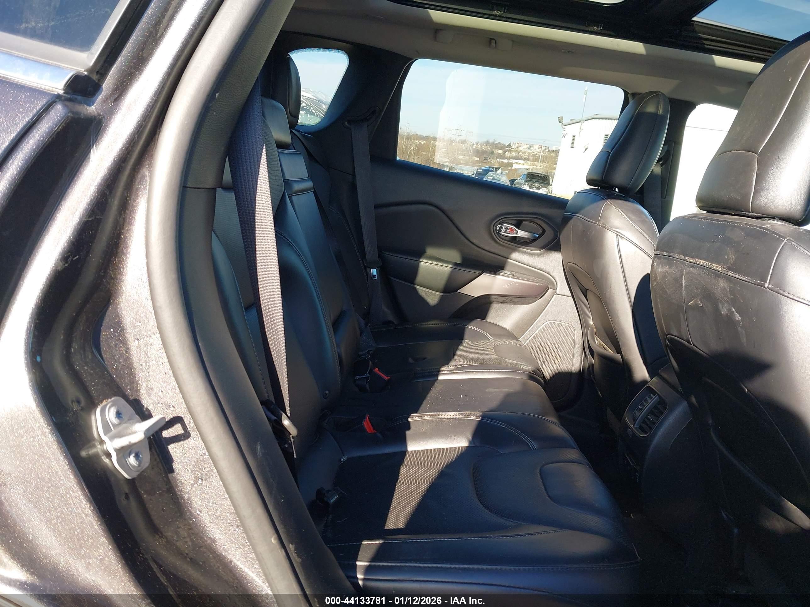 JEEP CHEROKEE image 8