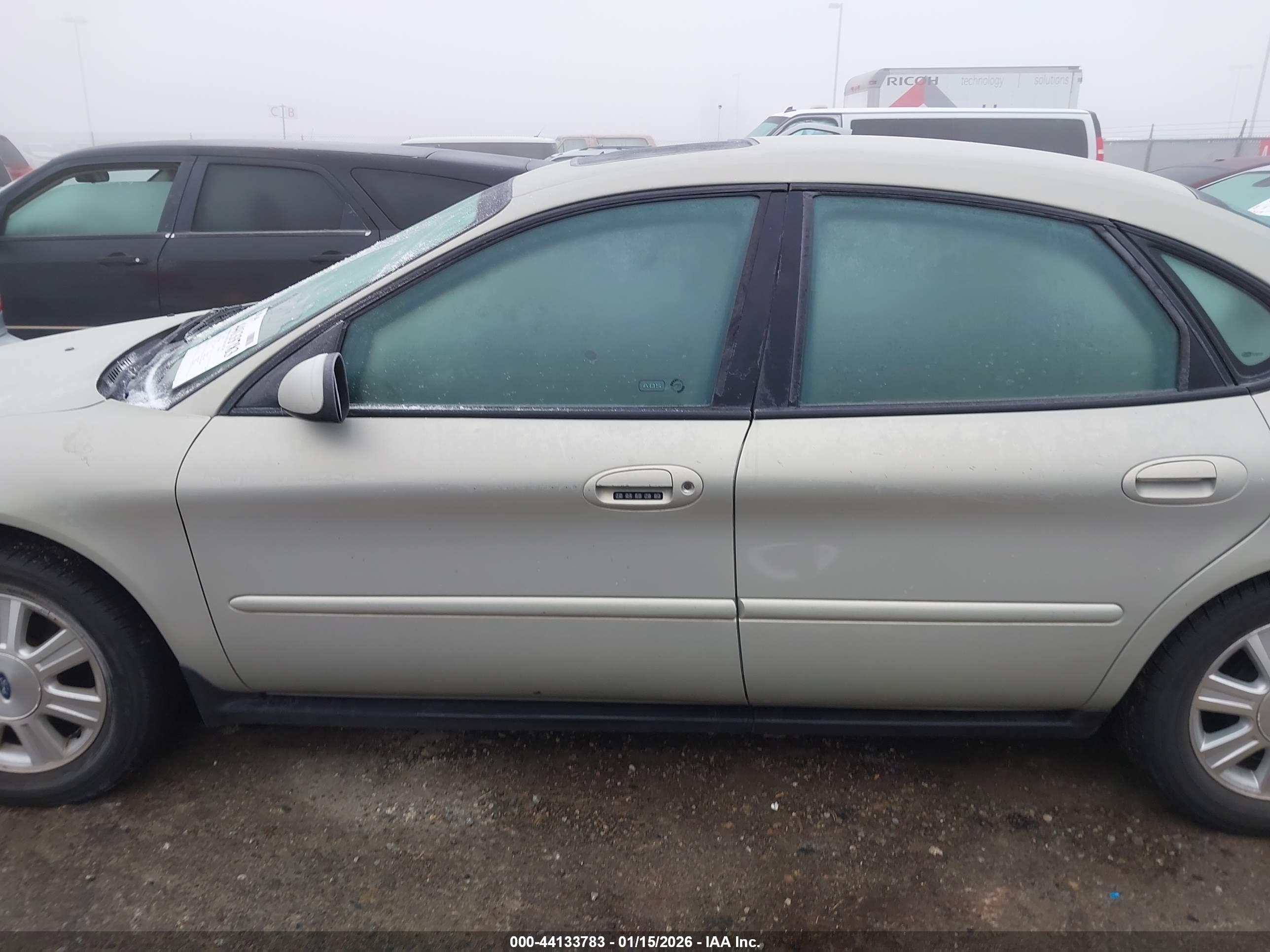 FORD TAURUS image 6