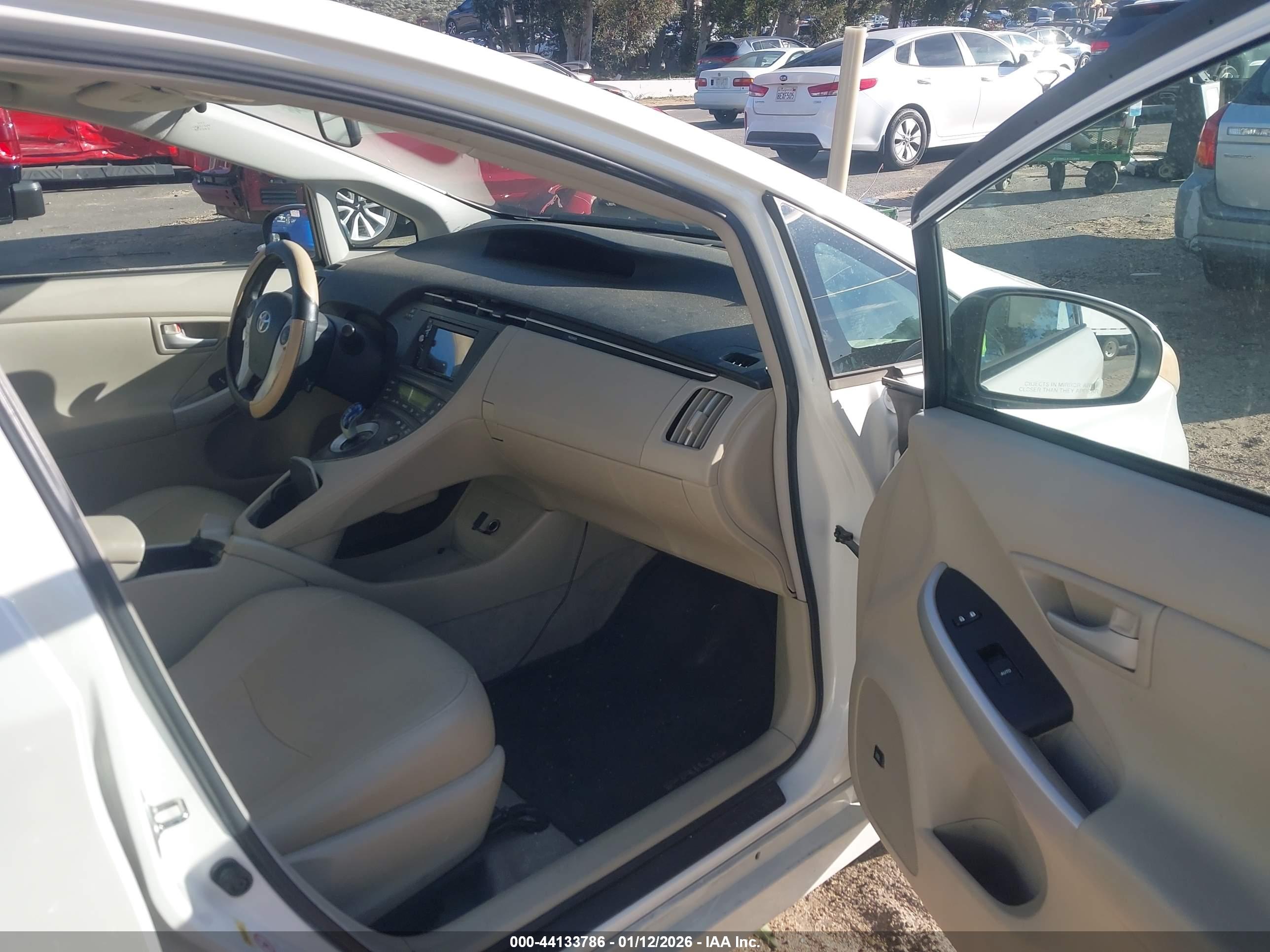 TOYOTA PRIUS image 5