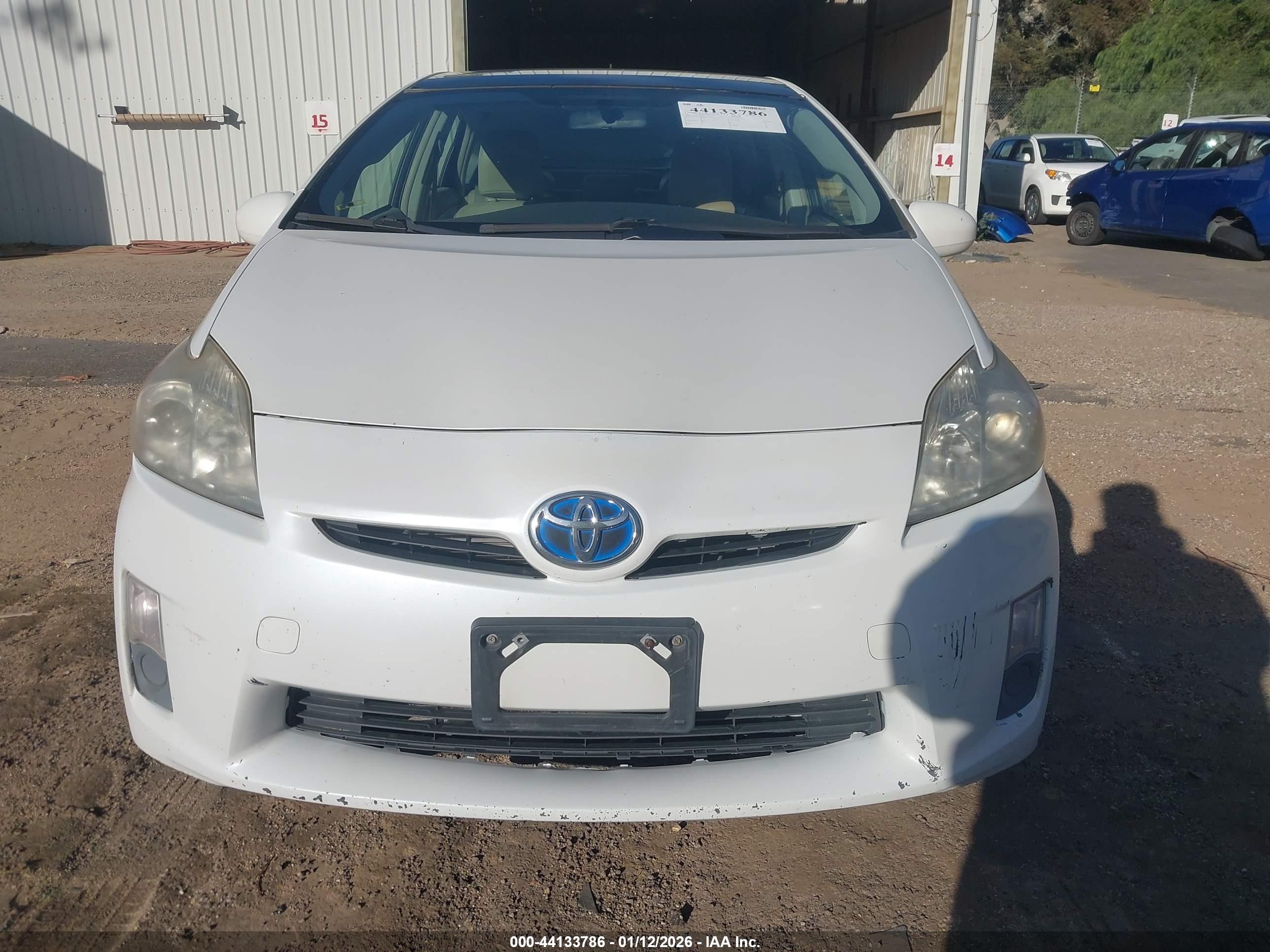 TOYOTA PRIUS image 6