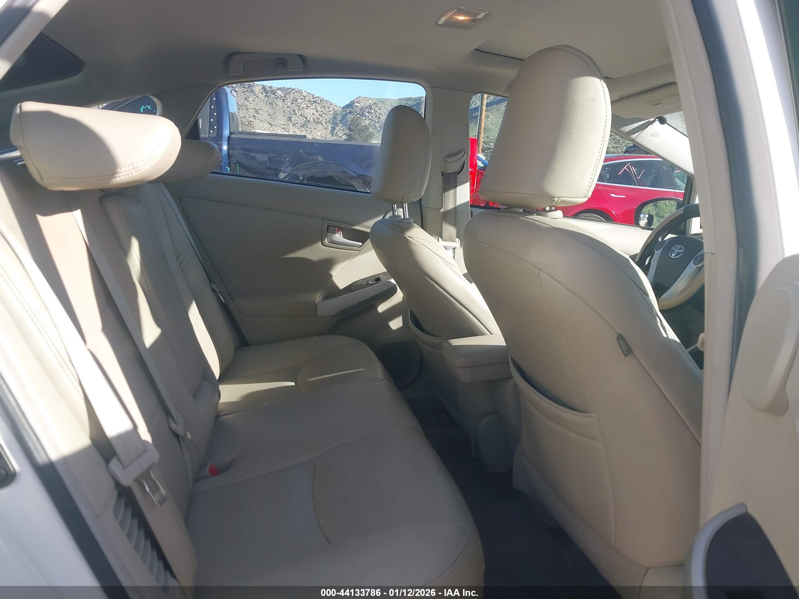 TOYOTA PRIUS image 8