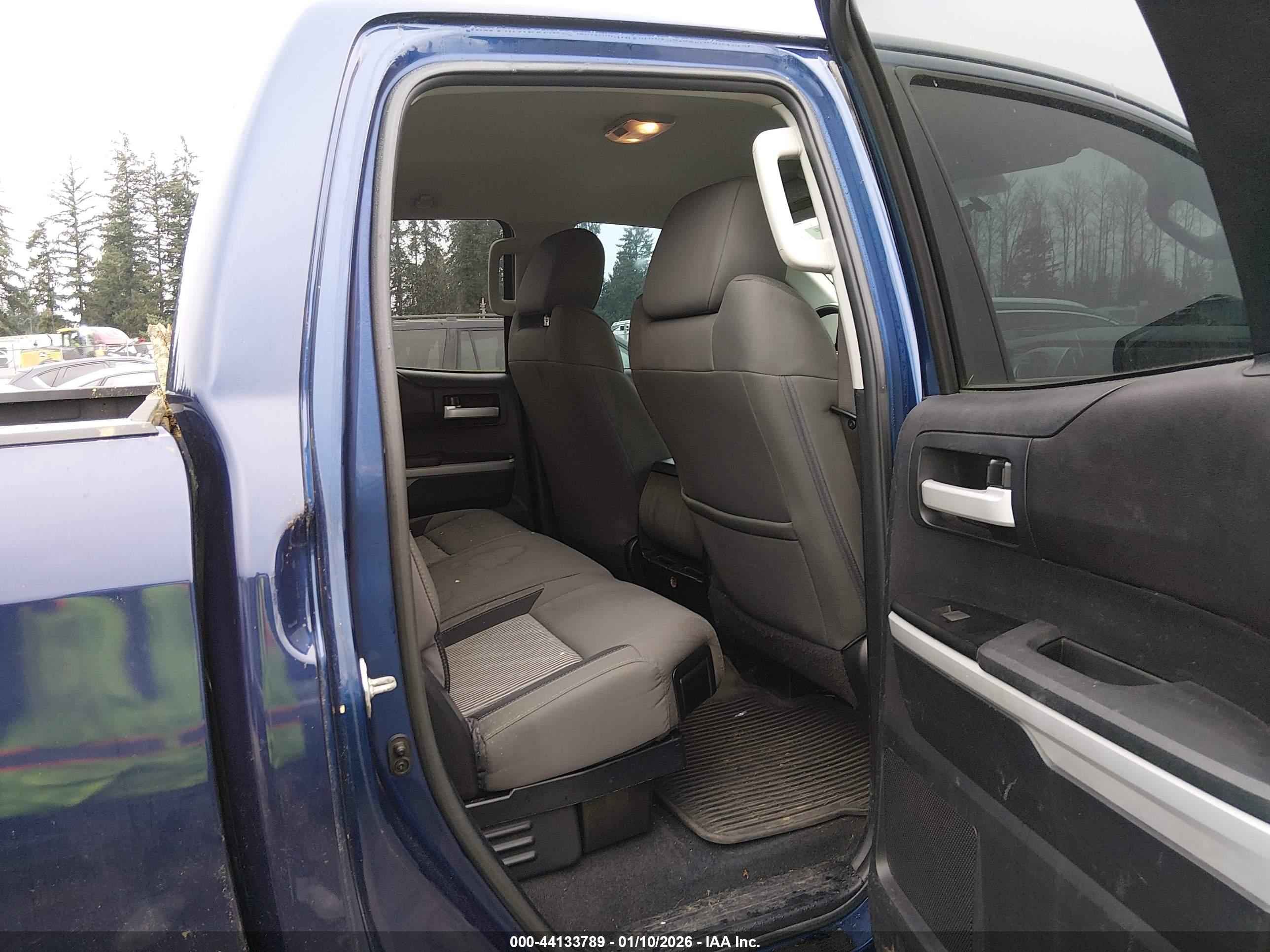 TOYOTA TUNDRA image 8