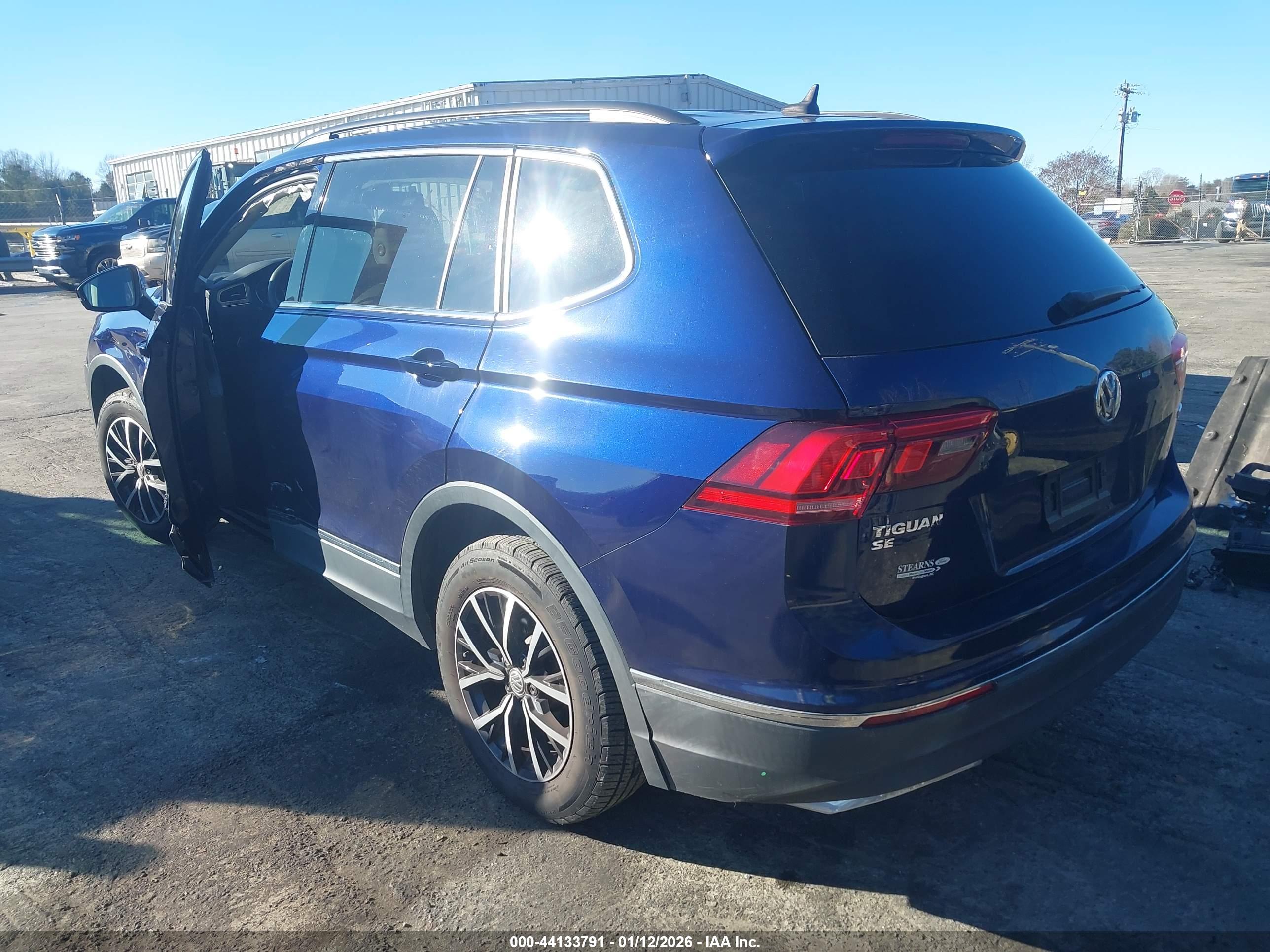 VOLKSWAGEN TIGUAN image 3