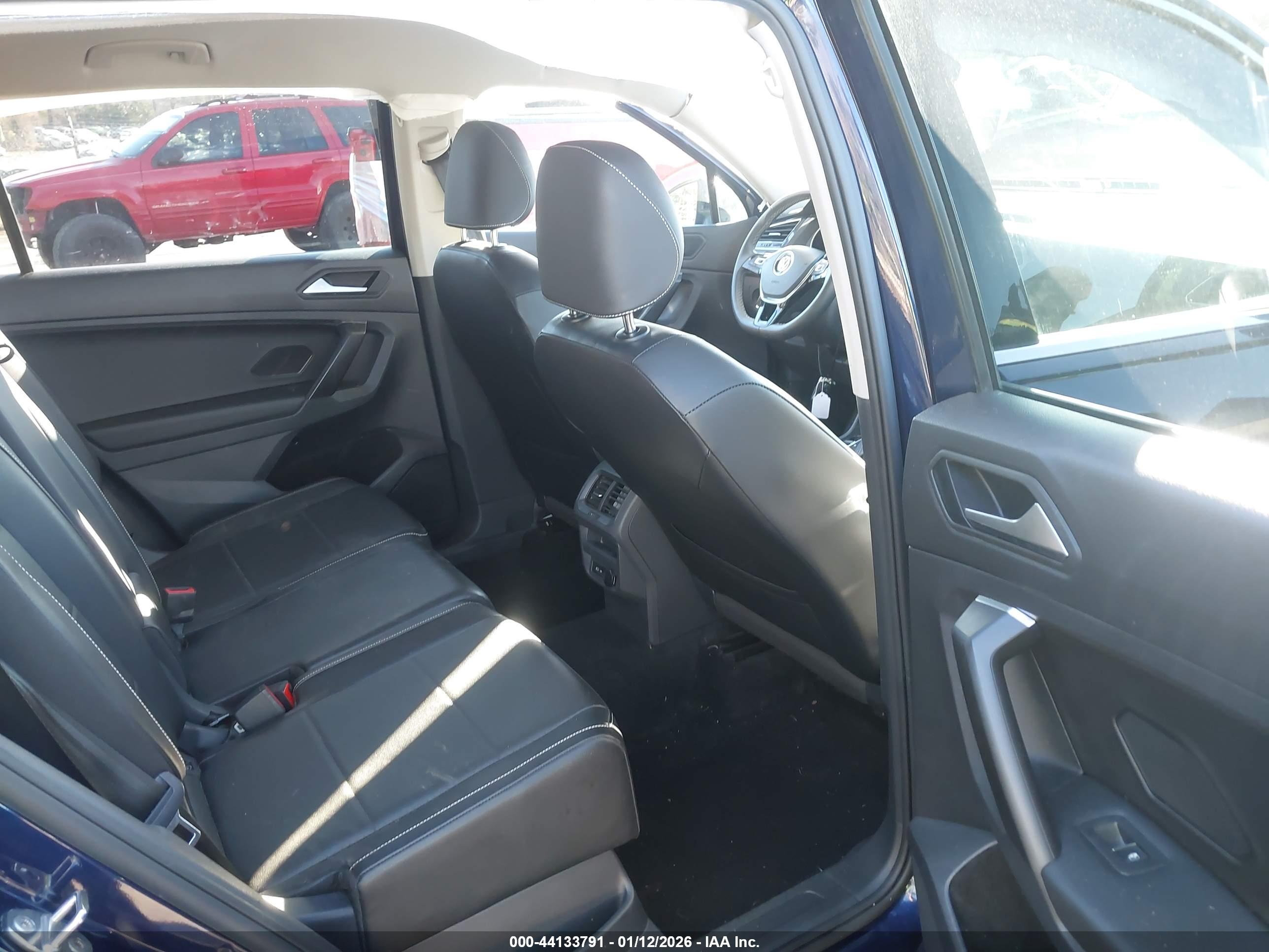 VOLKSWAGEN TIGUAN image 8