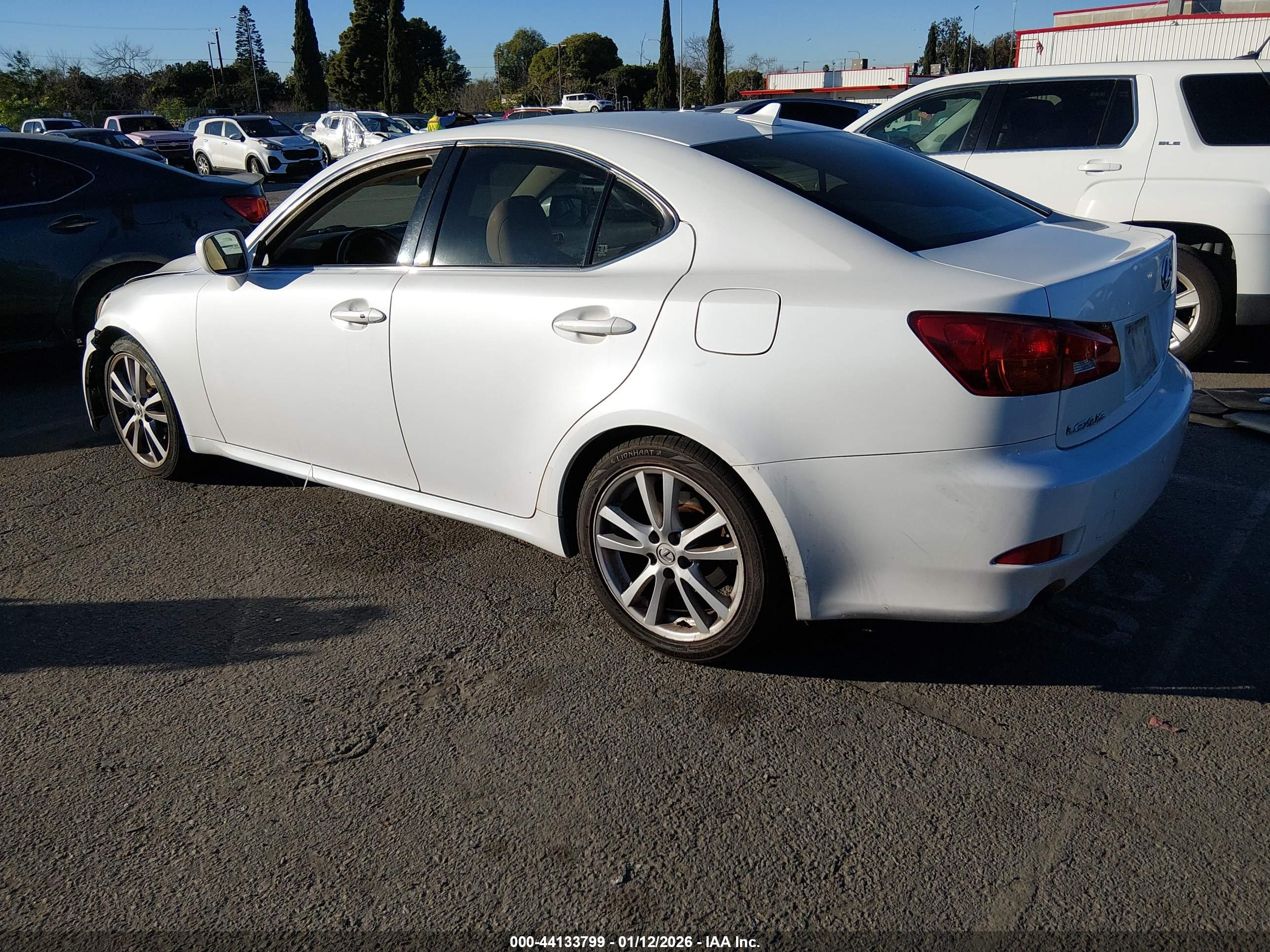 LEXUS IS image 3