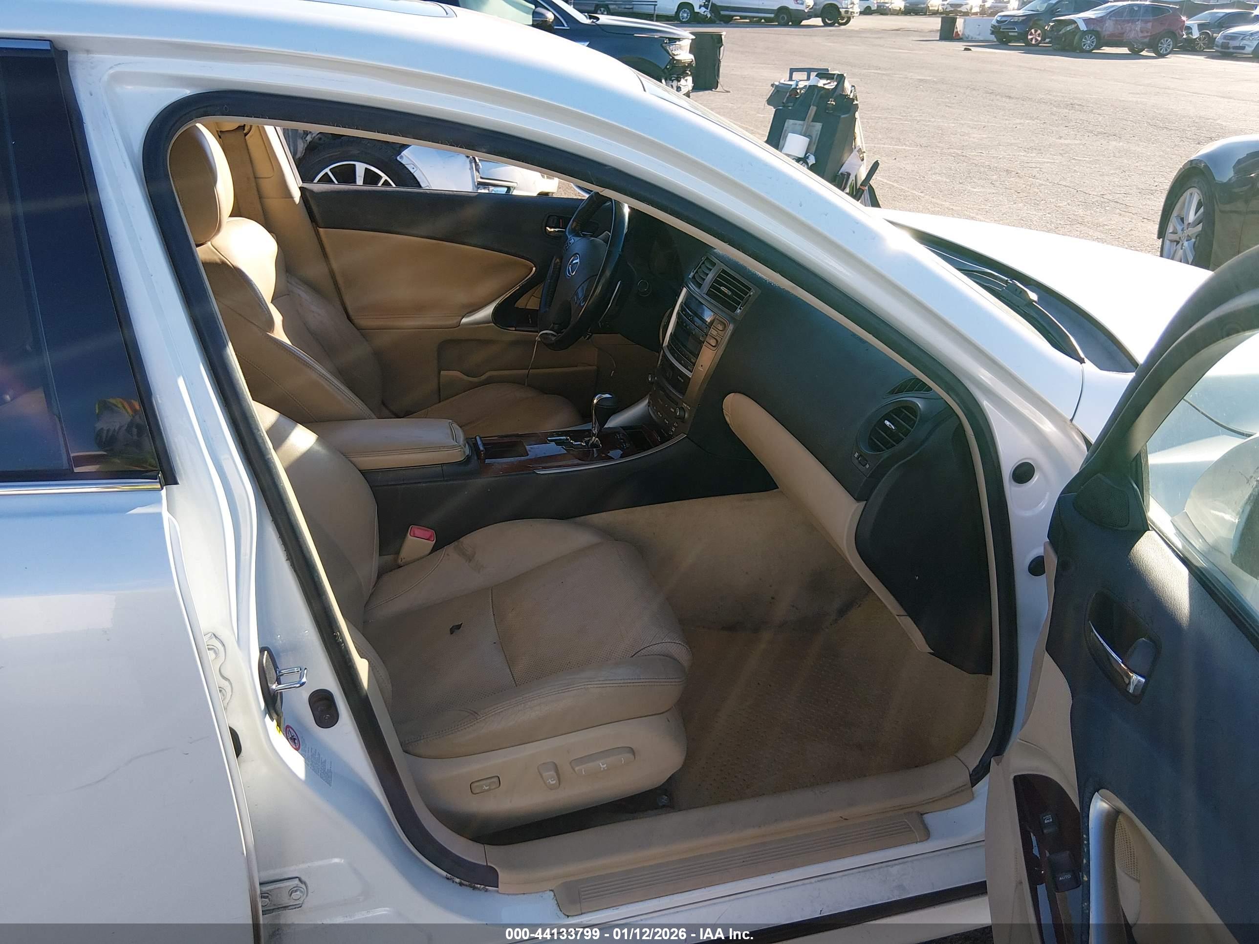 LEXUS IS image 5