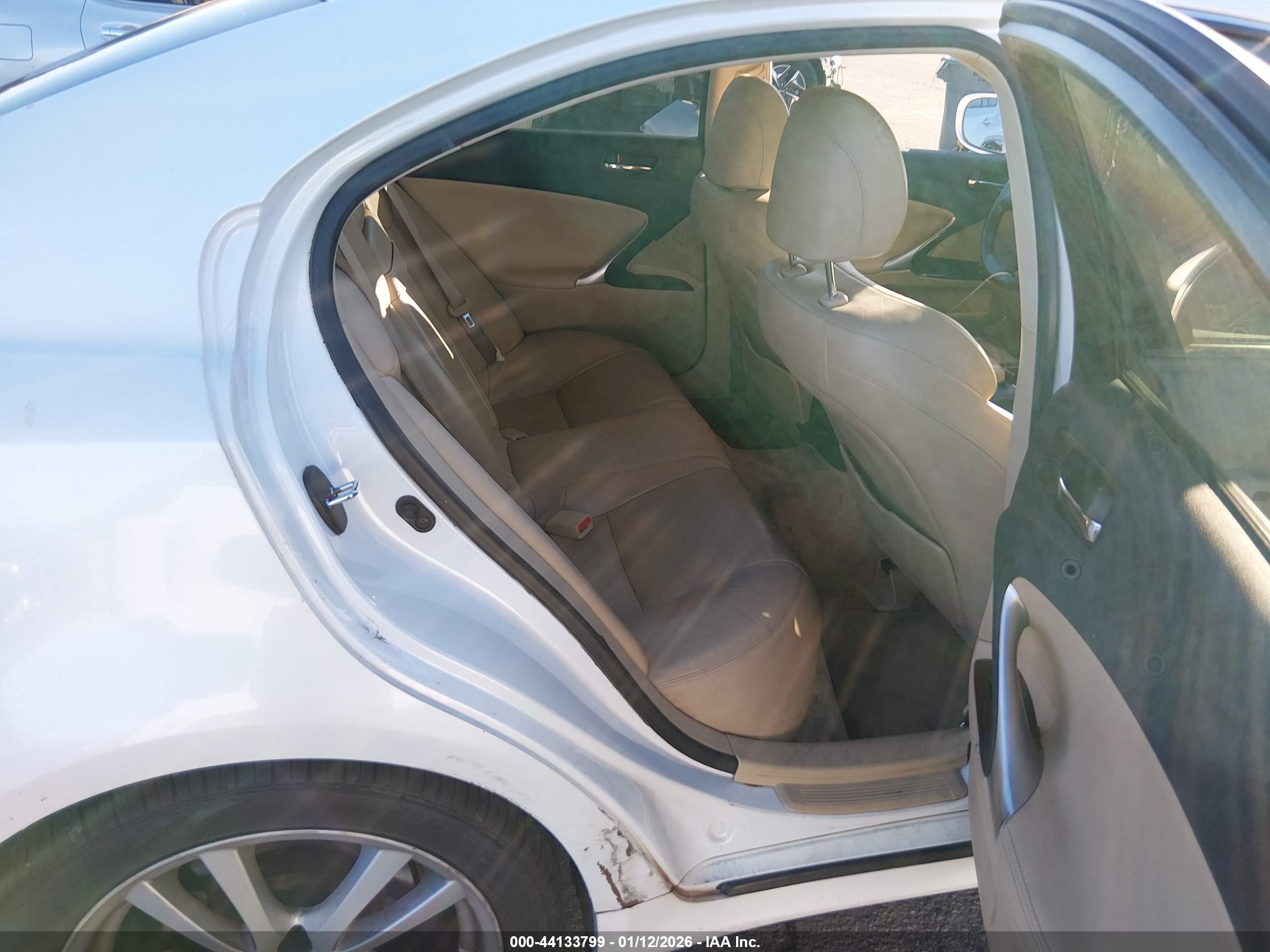 LEXUS IS image 8