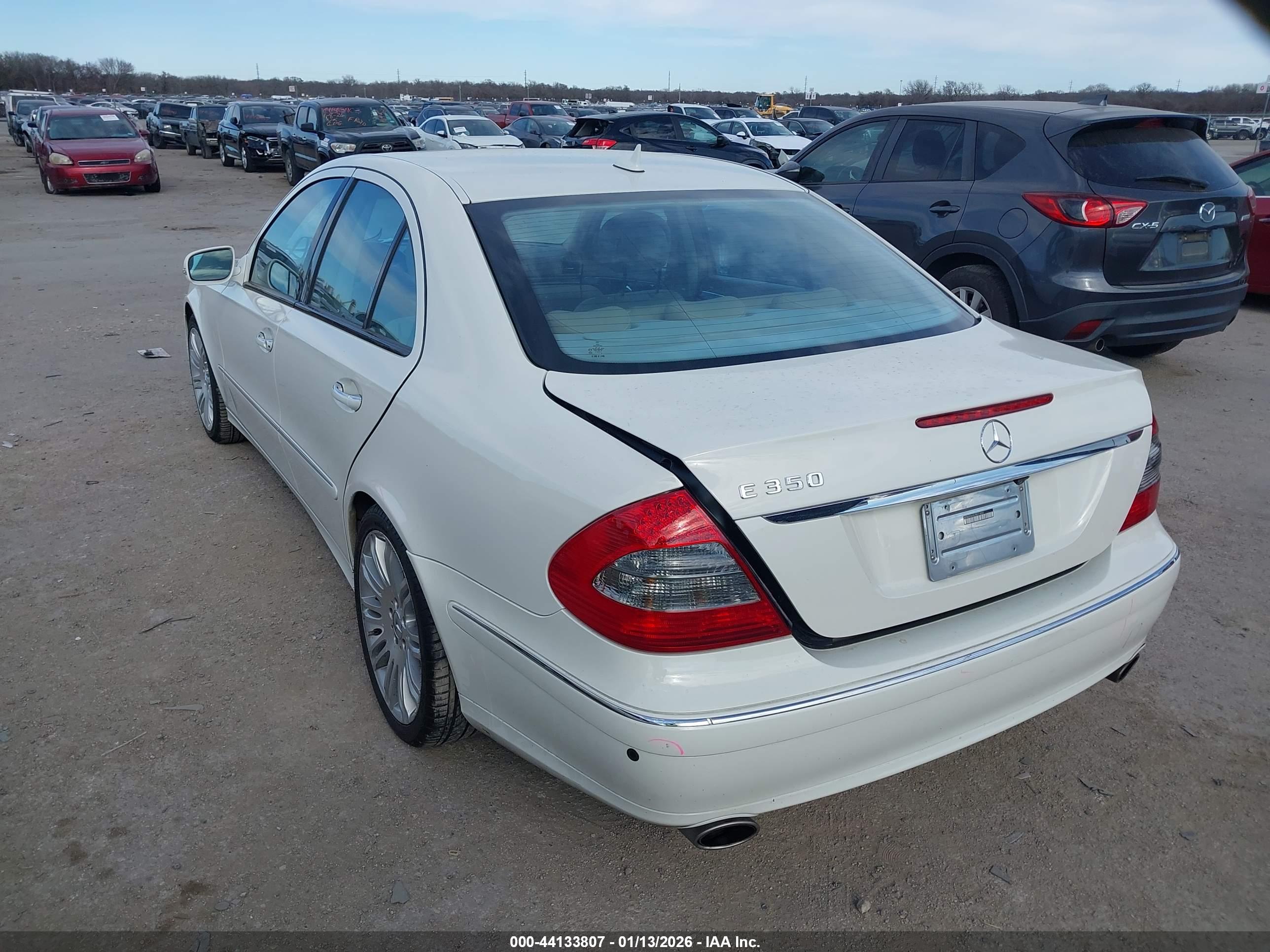 MERCEDES-BENZ E image 3