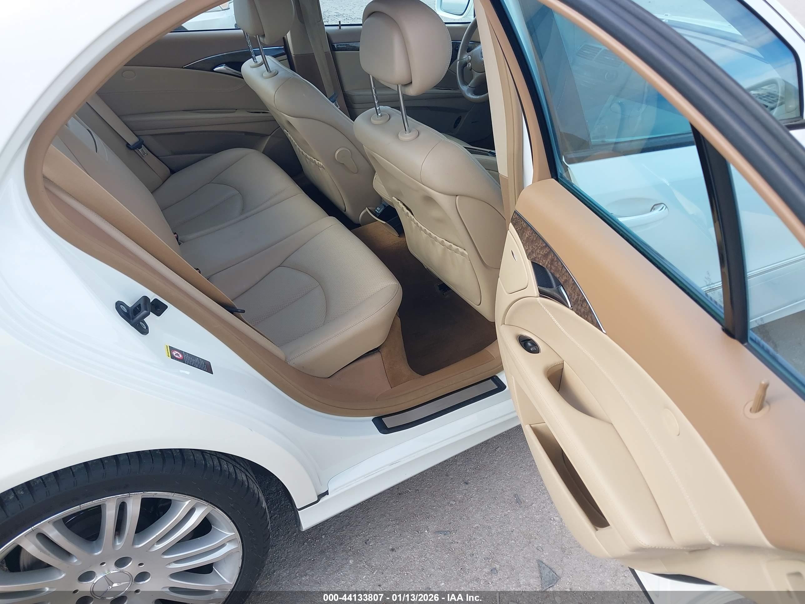 MERCEDES-BENZ E image 8