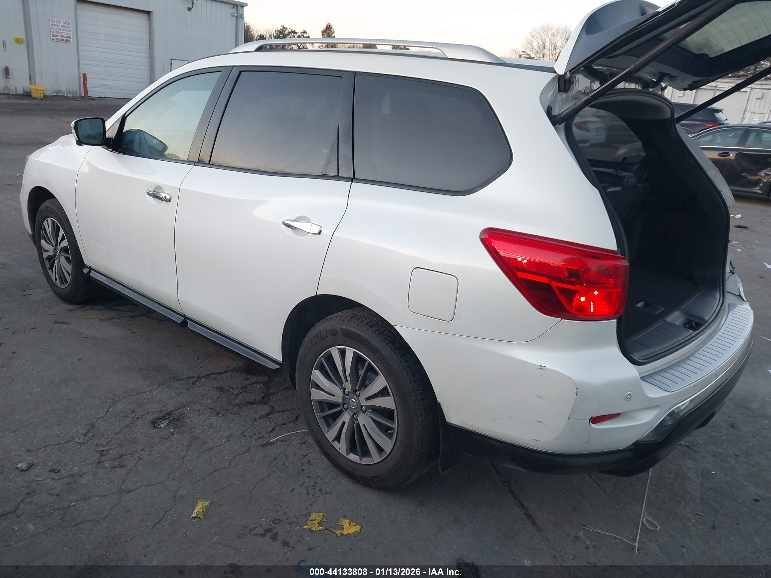 NISSAN PATHFINDER image 3