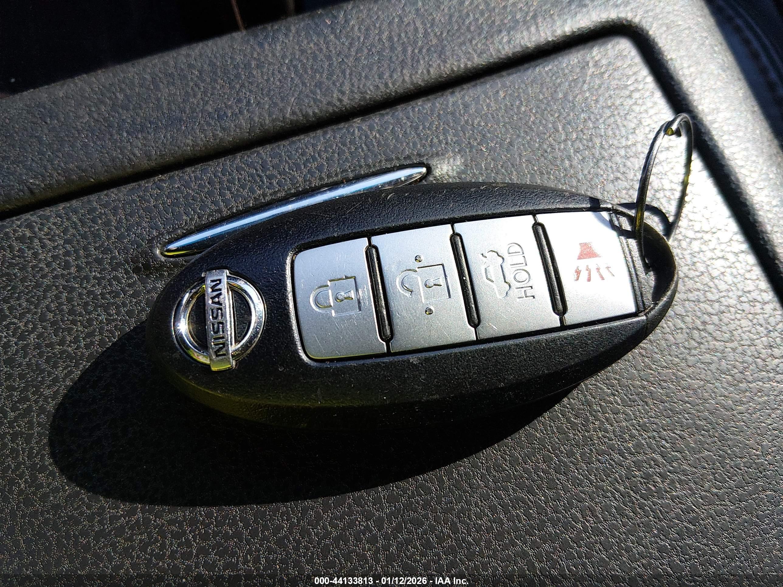 NISSAN MAXIMA image 11