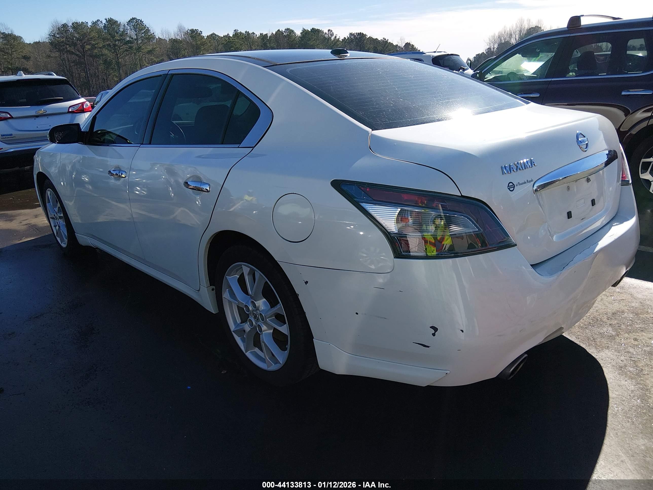 NISSAN MAXIMA image 3