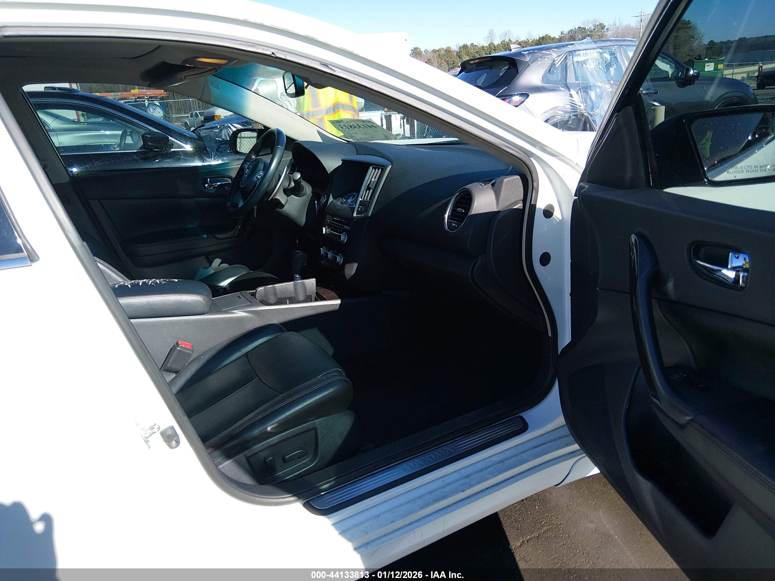 NISSAN MAXIMA image 5