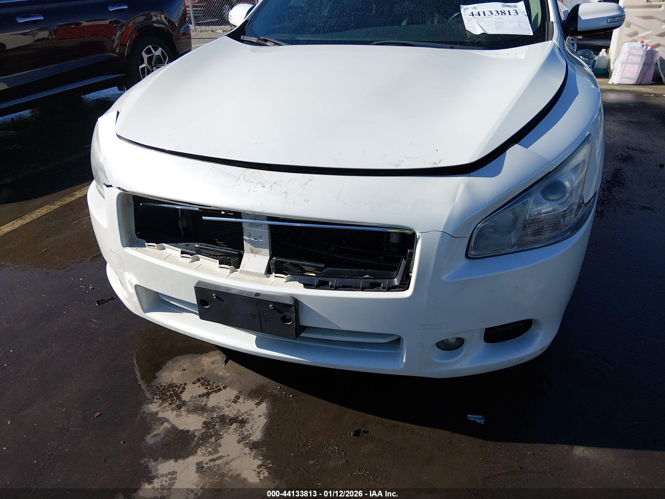 NISSAN MAXIMA image 6