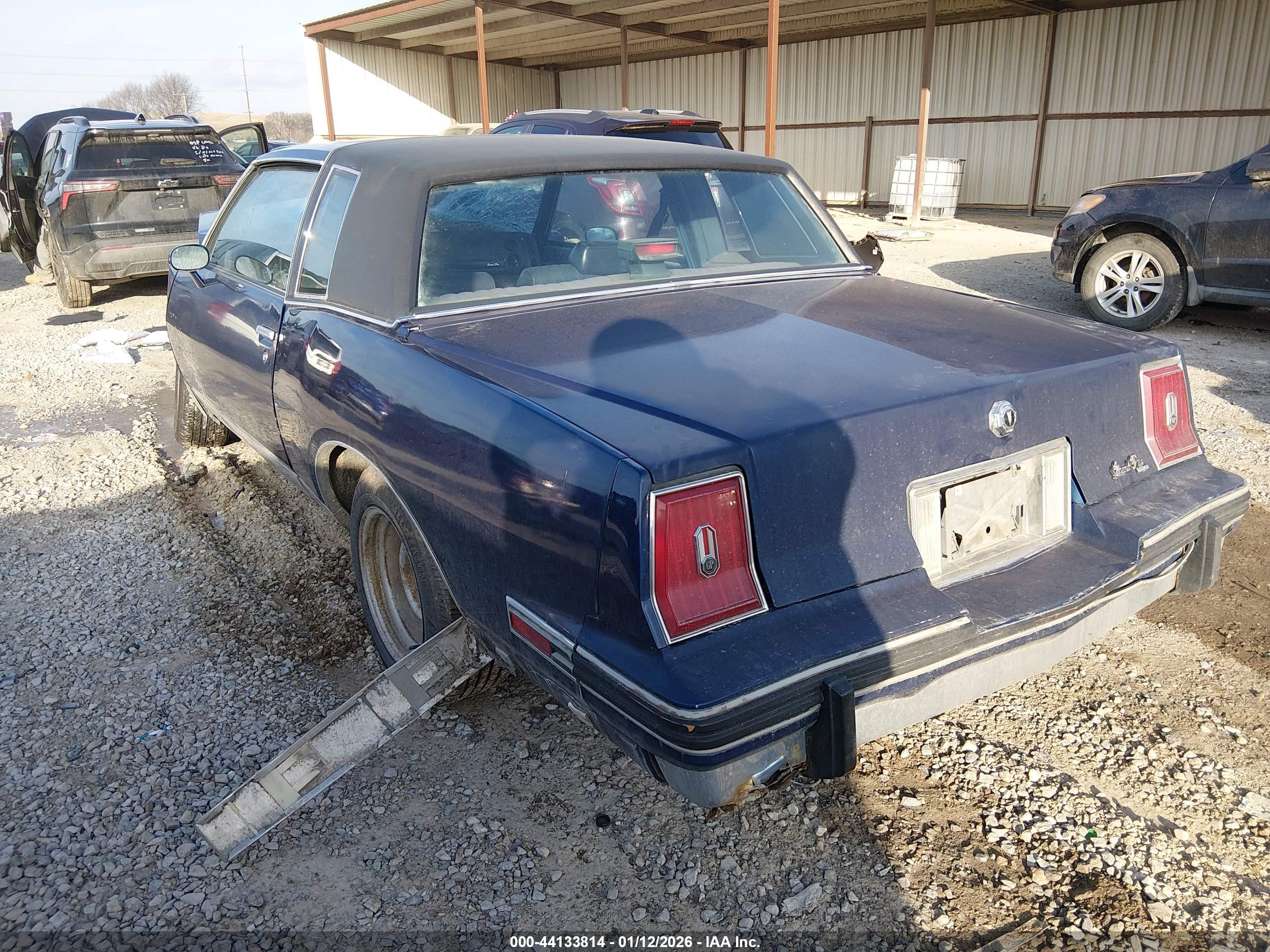PONTIAC GRAND image 3