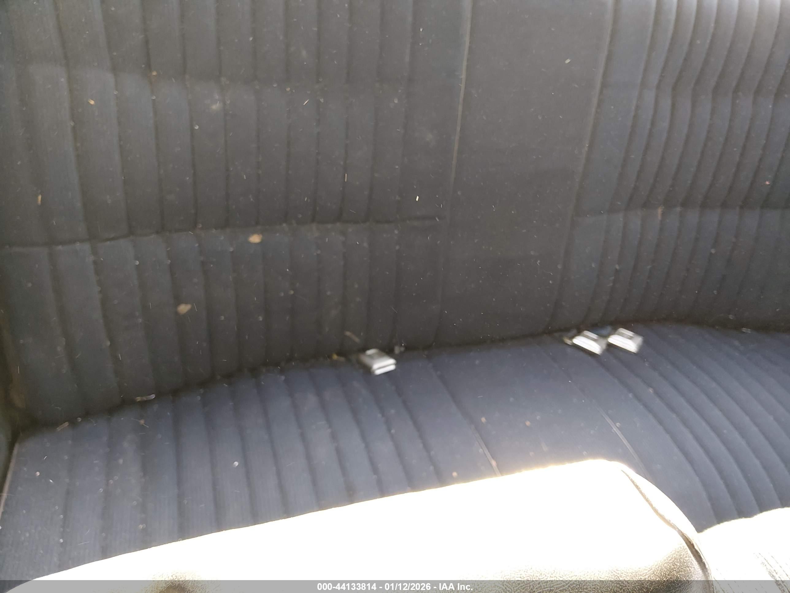 PONTIAC GRAND image 8