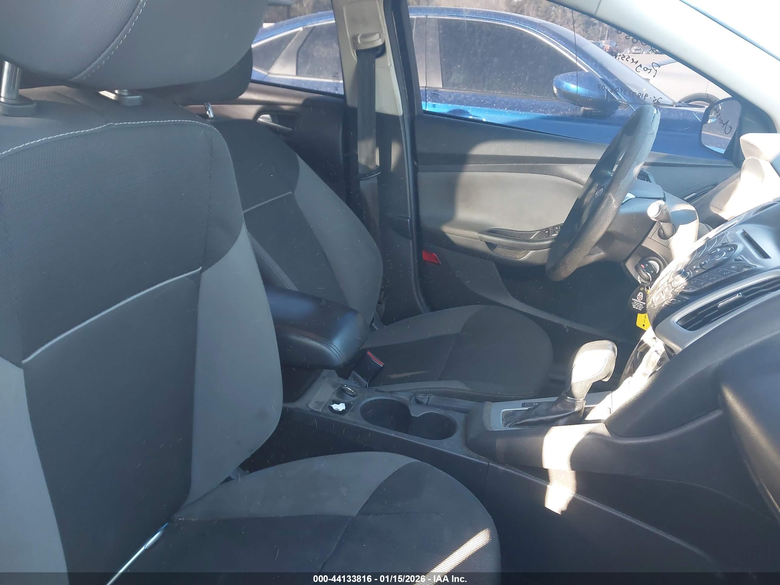 FORD FOCUS image 5