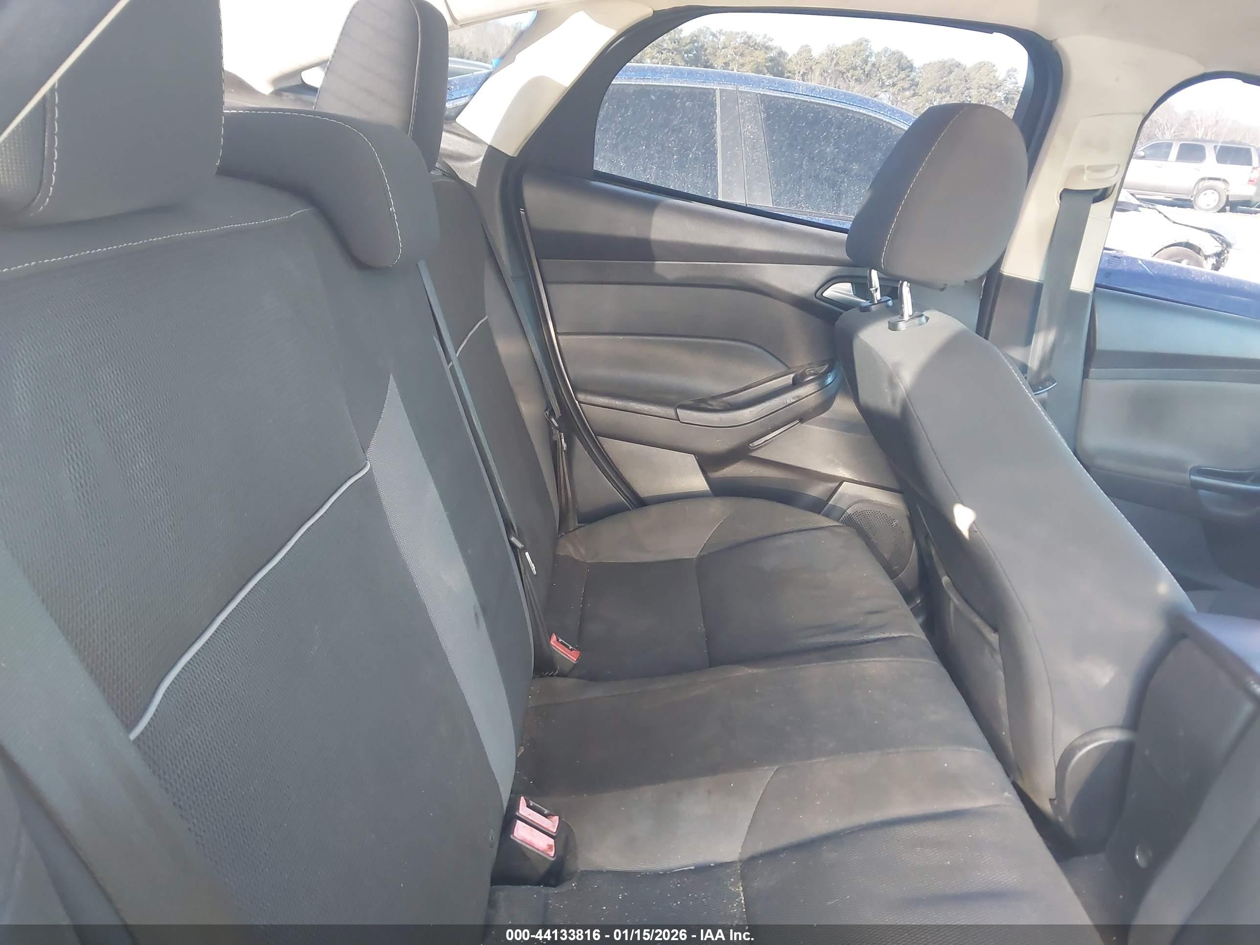 FORD FOCUS image 8