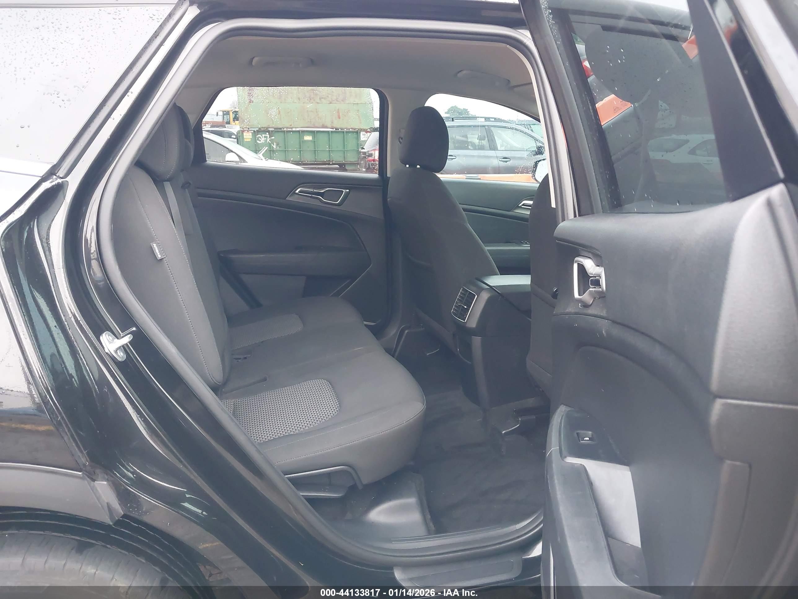 KIA SPORTAGE image 8