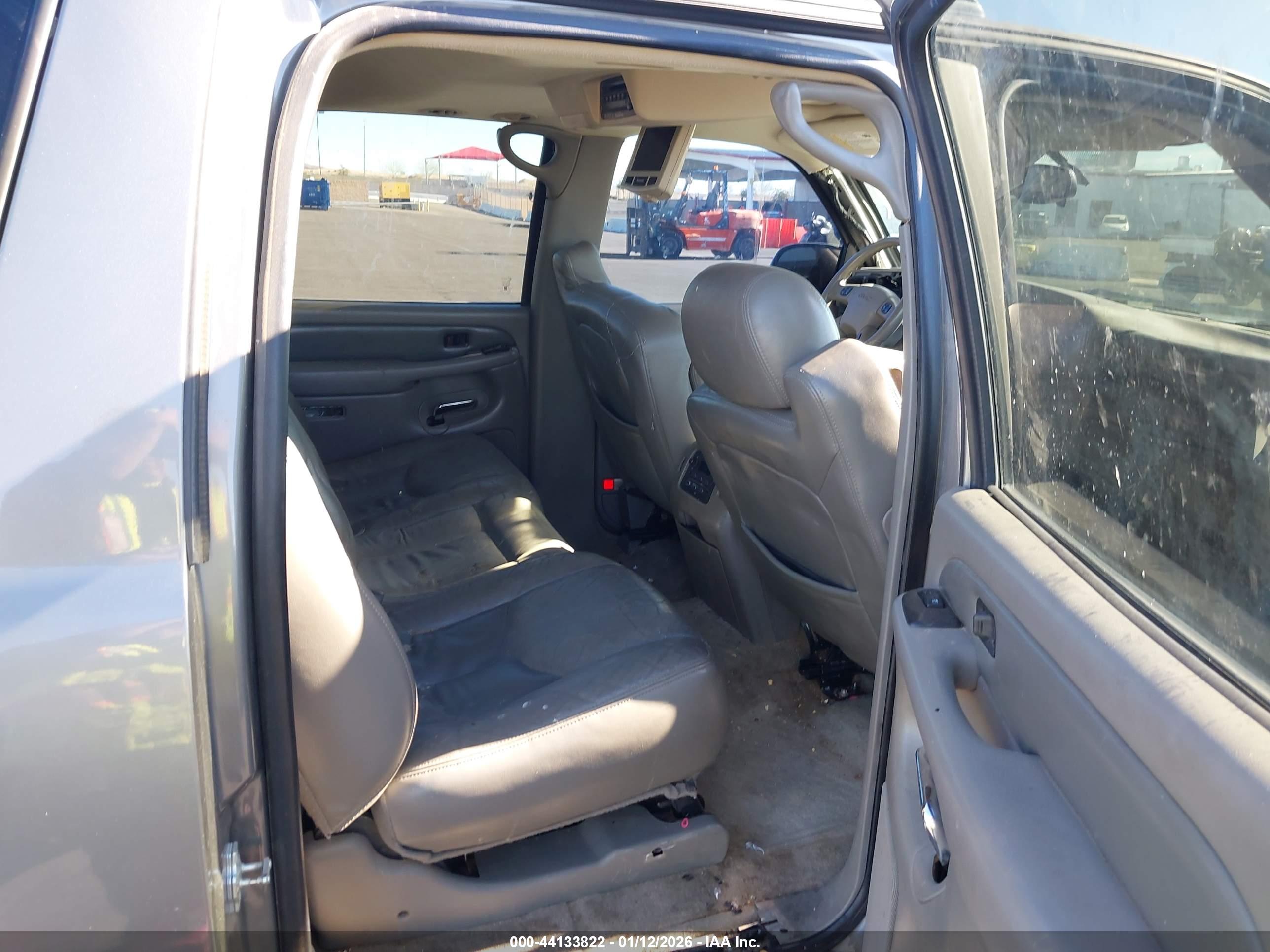 GMC YUKON image 8