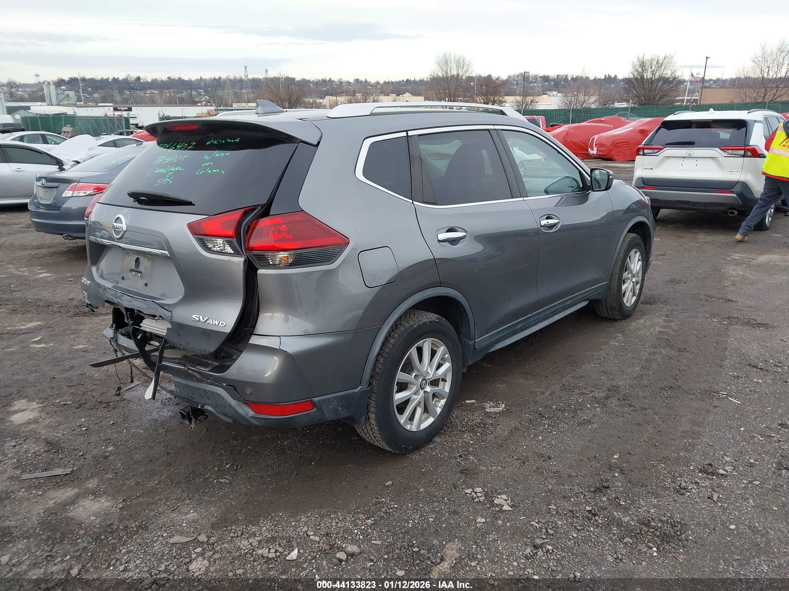 NISSAN ROGUE image 4