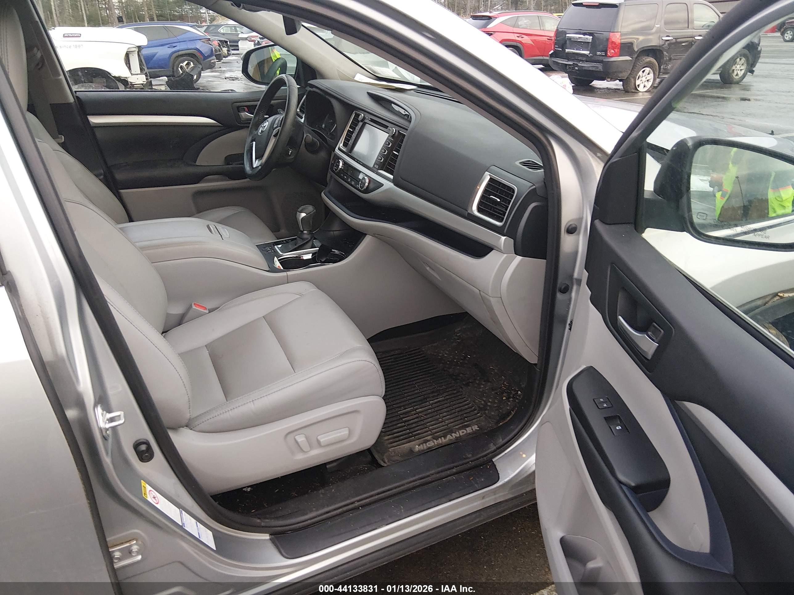 TOYOTA HIGHLANDER image 5