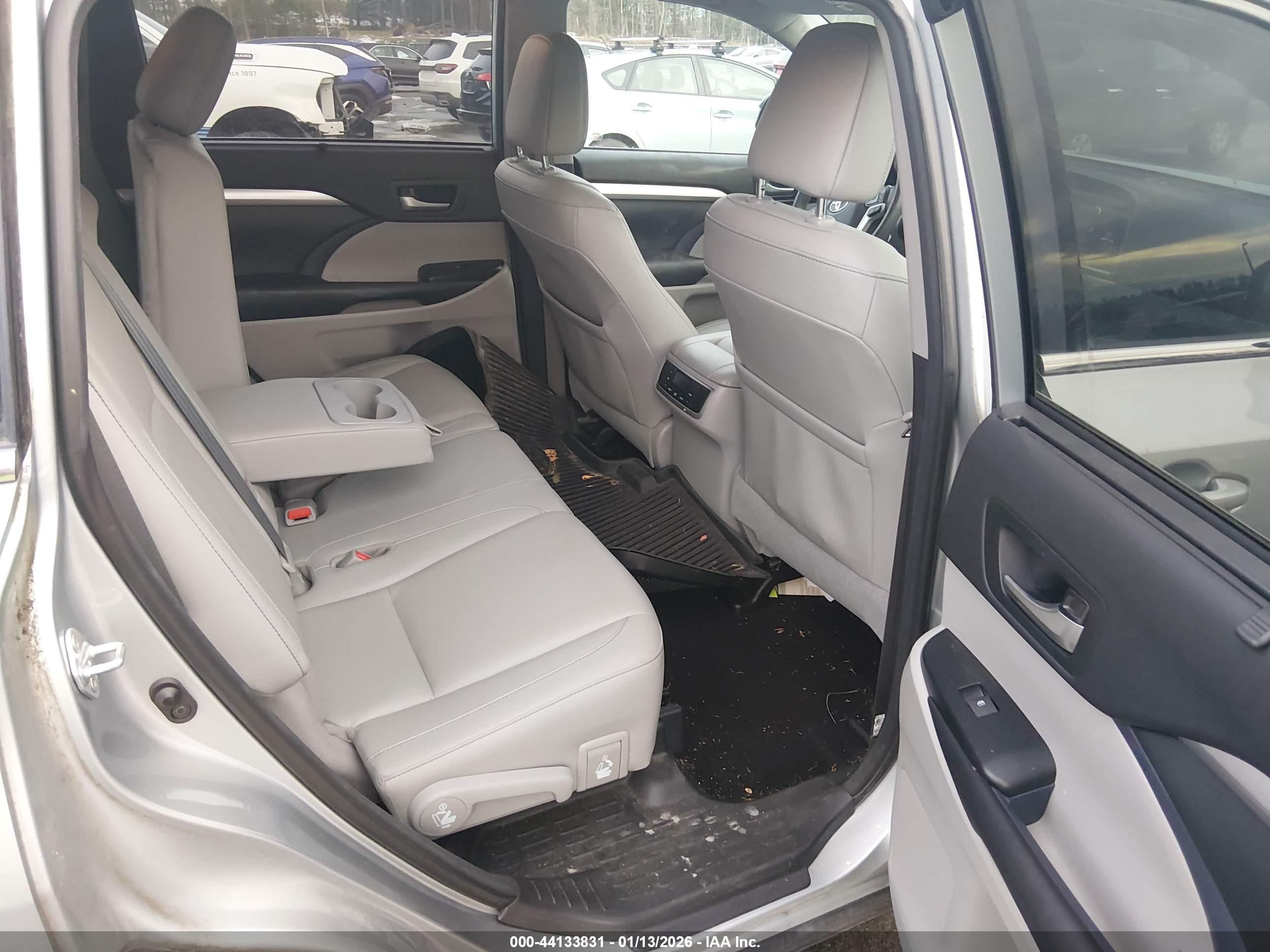 TOYOTA HIGHLANDER image 8