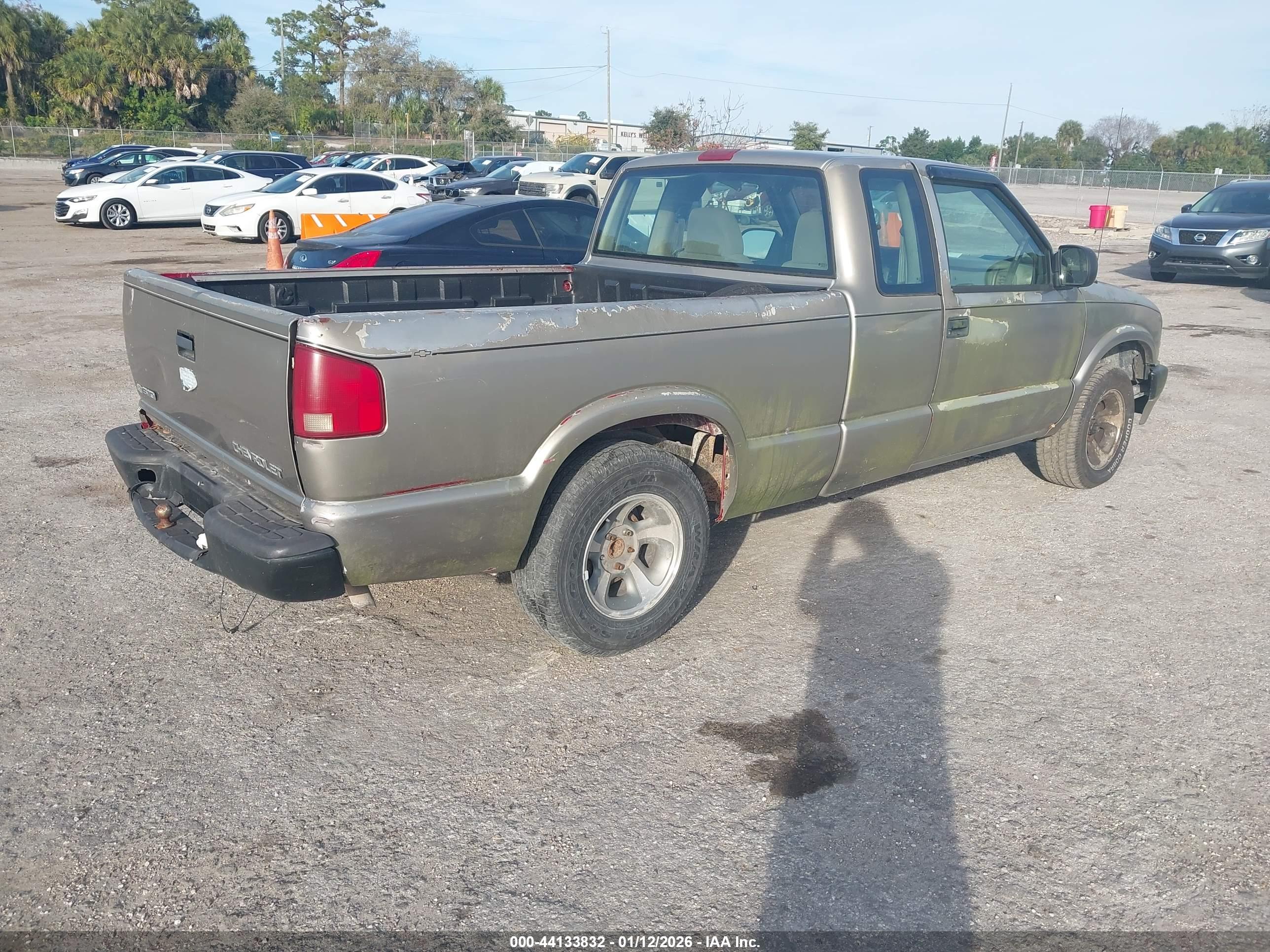 CHEVROLET S-10 image 4