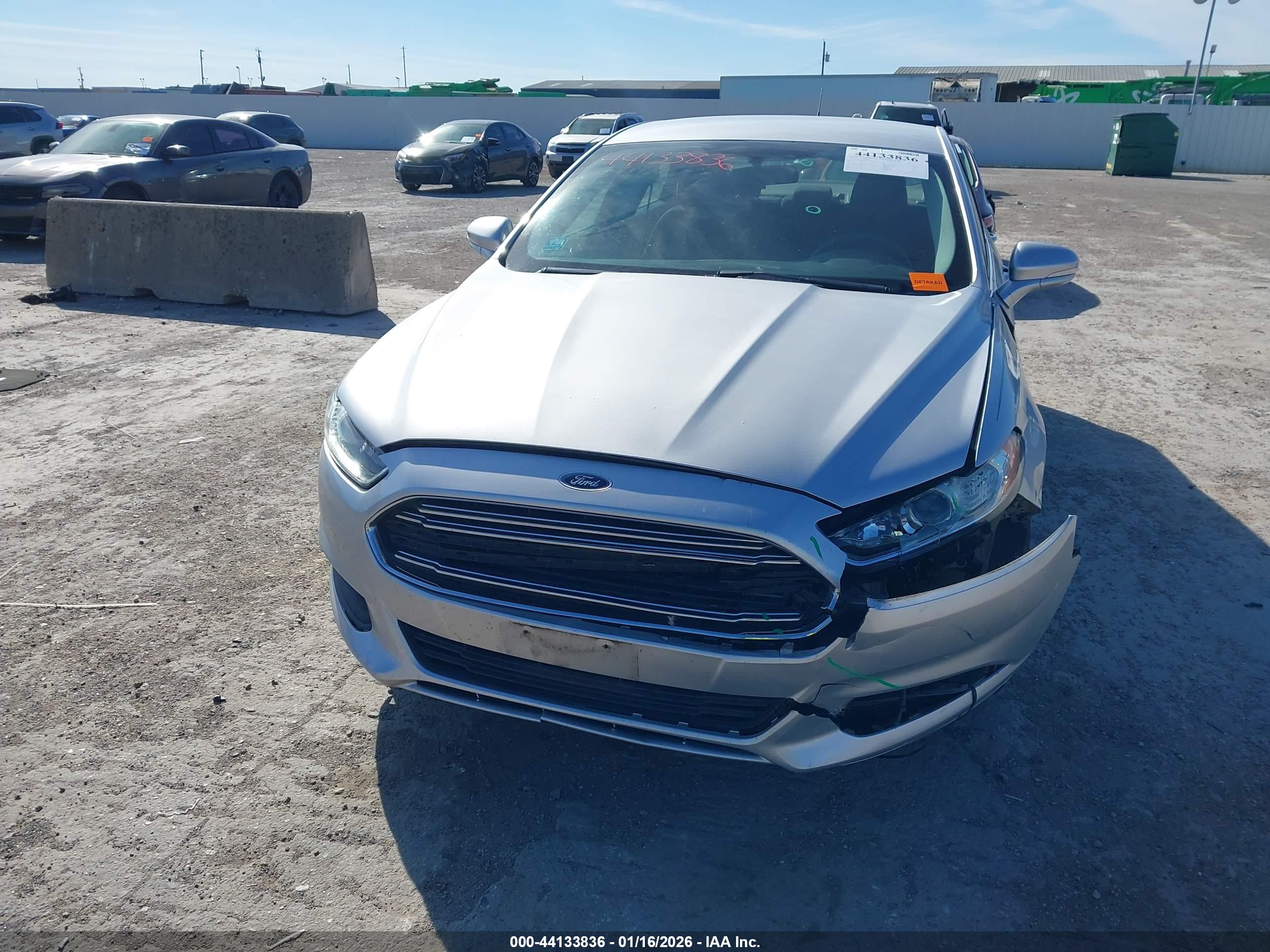FORD FUSION image 10
