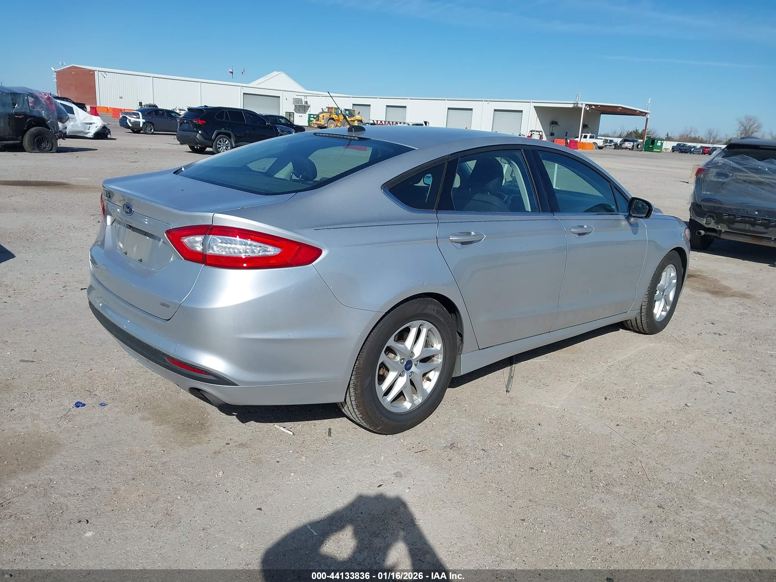 FORD FUSION image 4