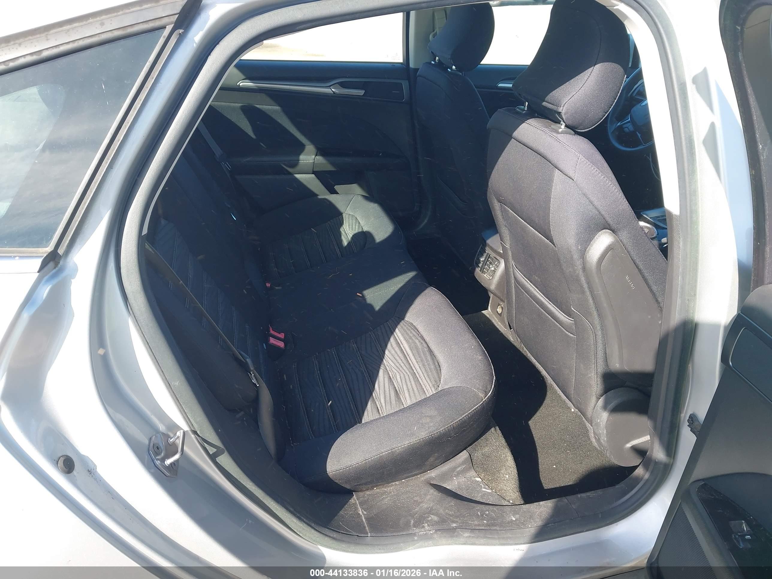 FORD FUSION image 8
