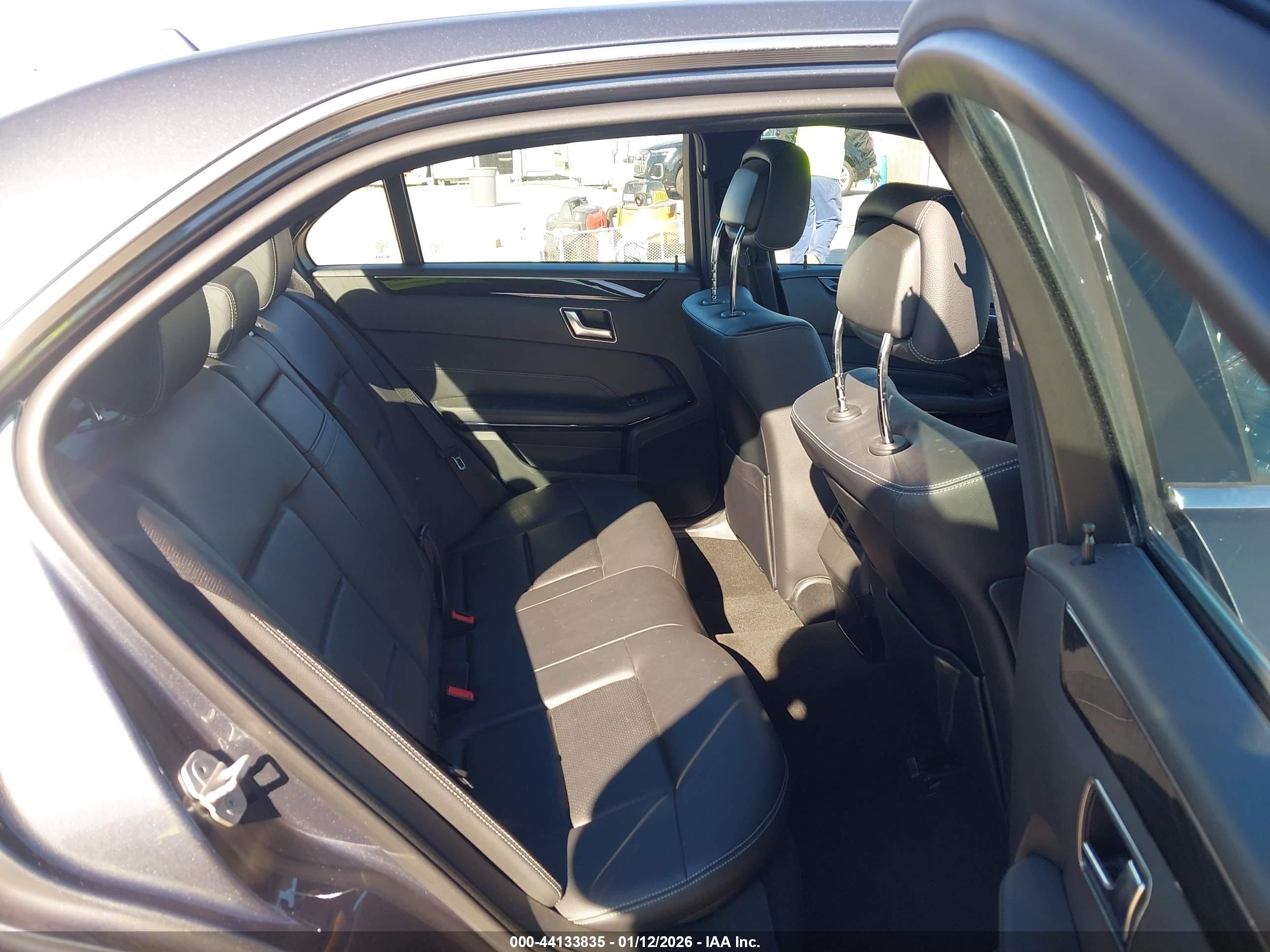 MERCEDES-BENZ E image 8
