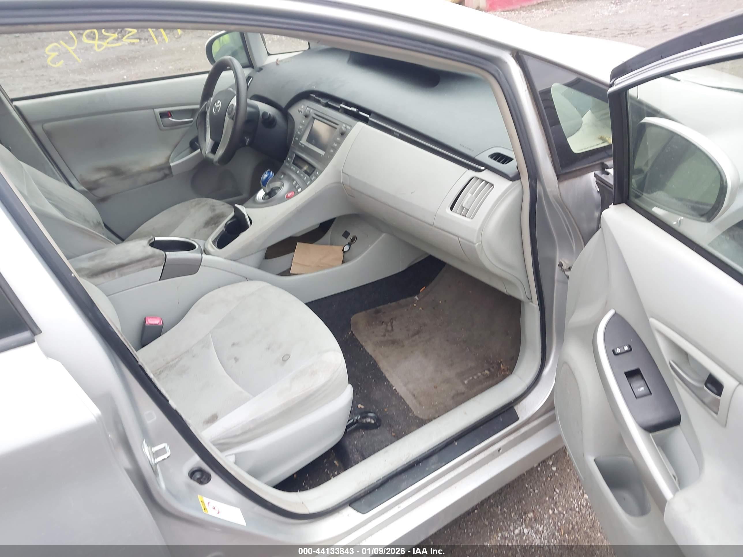 TOYOTA PRIUS image 5