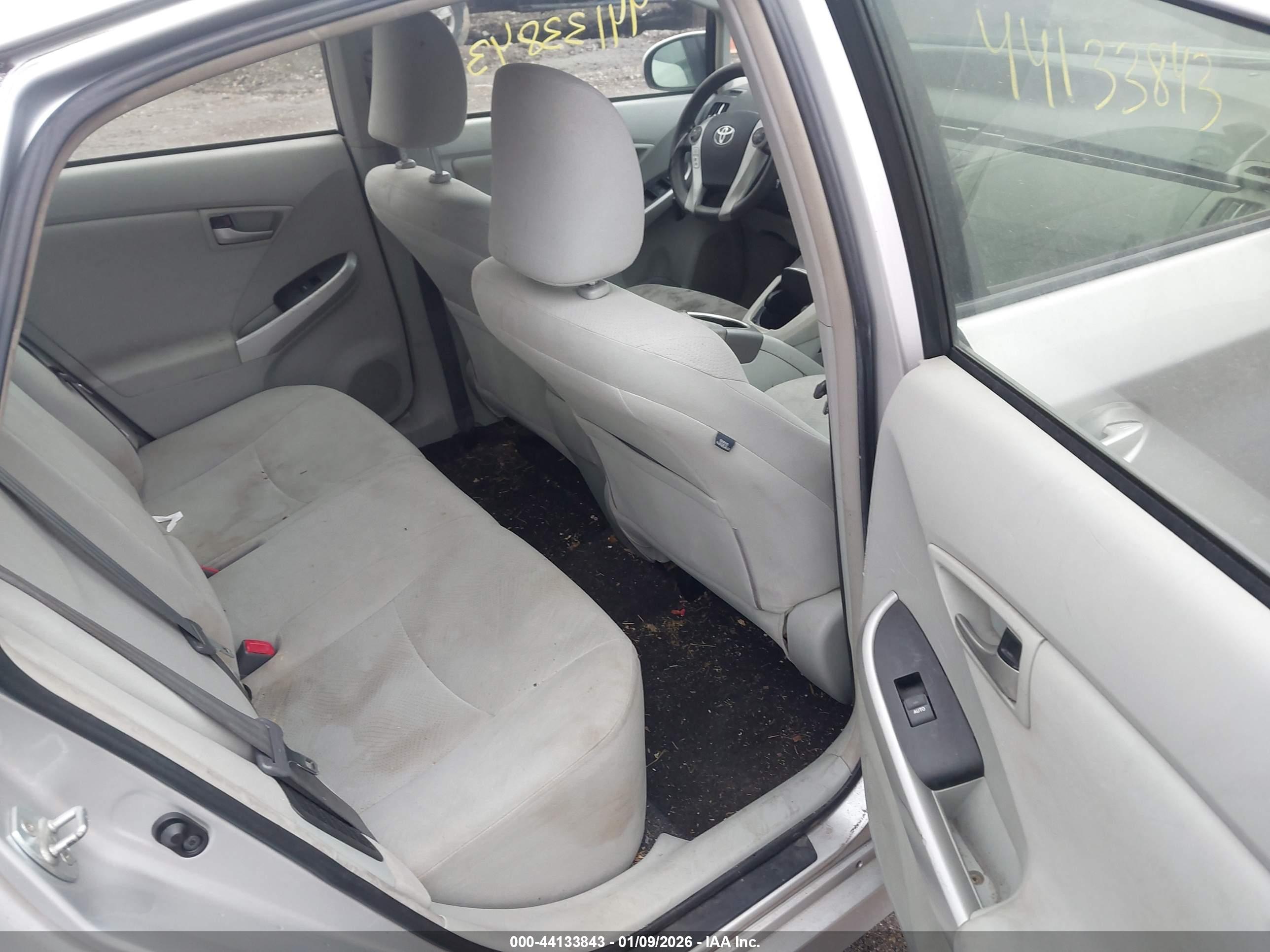 TOYOTA PRIUS image 8